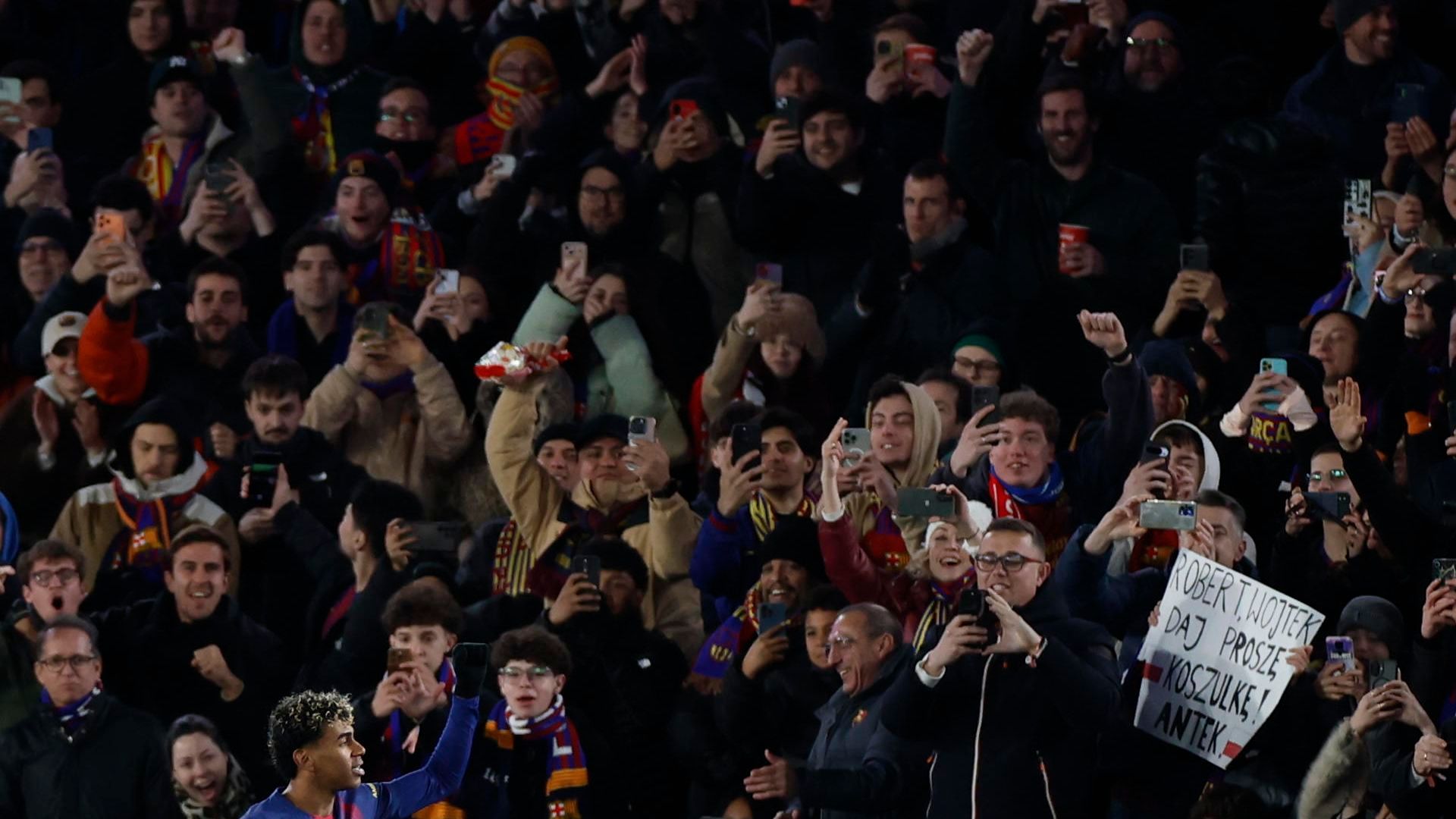 La afición del Barcelona celebrando el gol del Sporting La afición del Barcelona celebrando el gol del Sporting