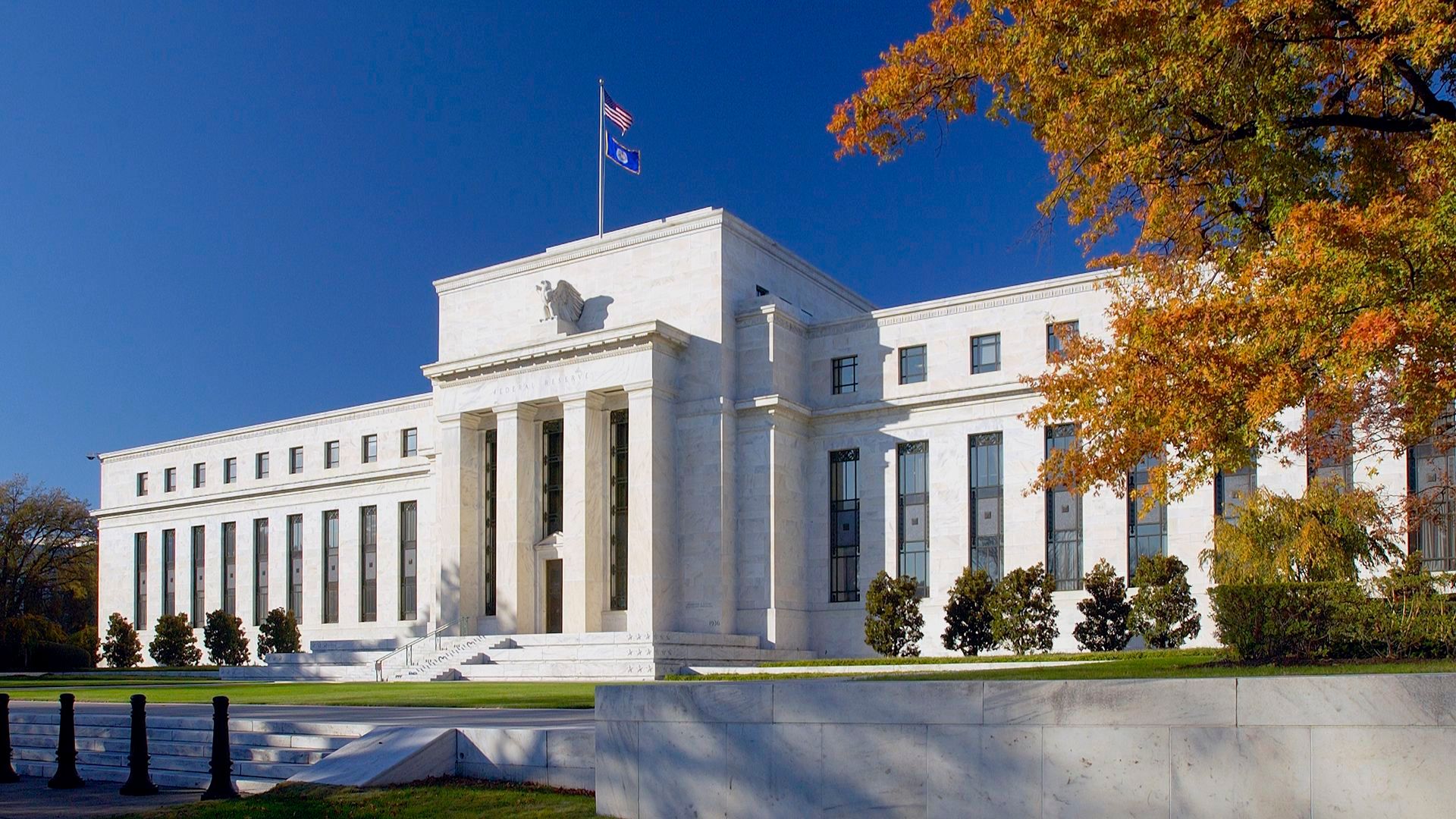 La Reserva Federal rompe con la racha de recortes y mantiene los tipos de interés intactos