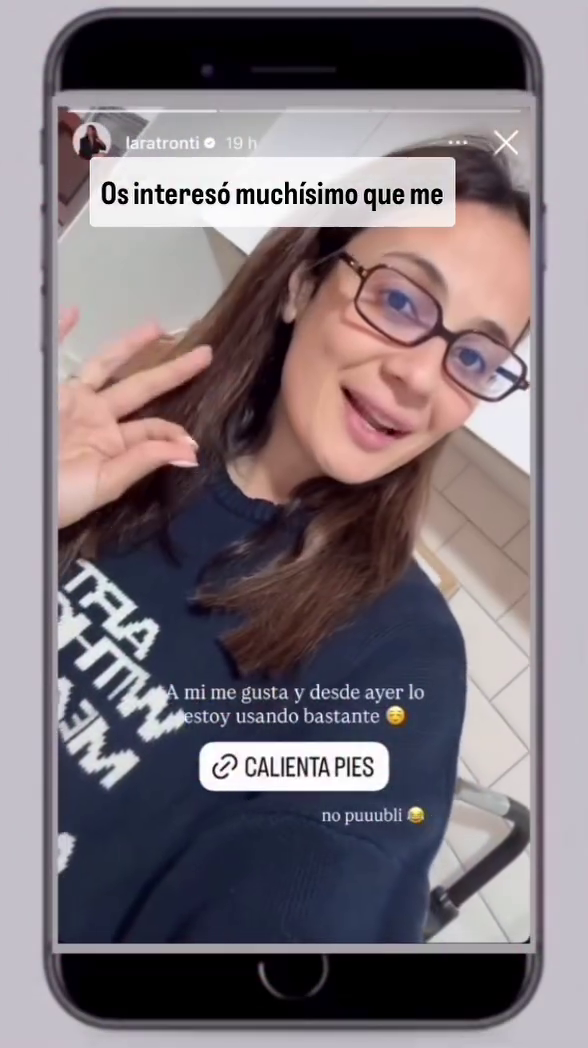 Lara Tronti "publicitando" un producto