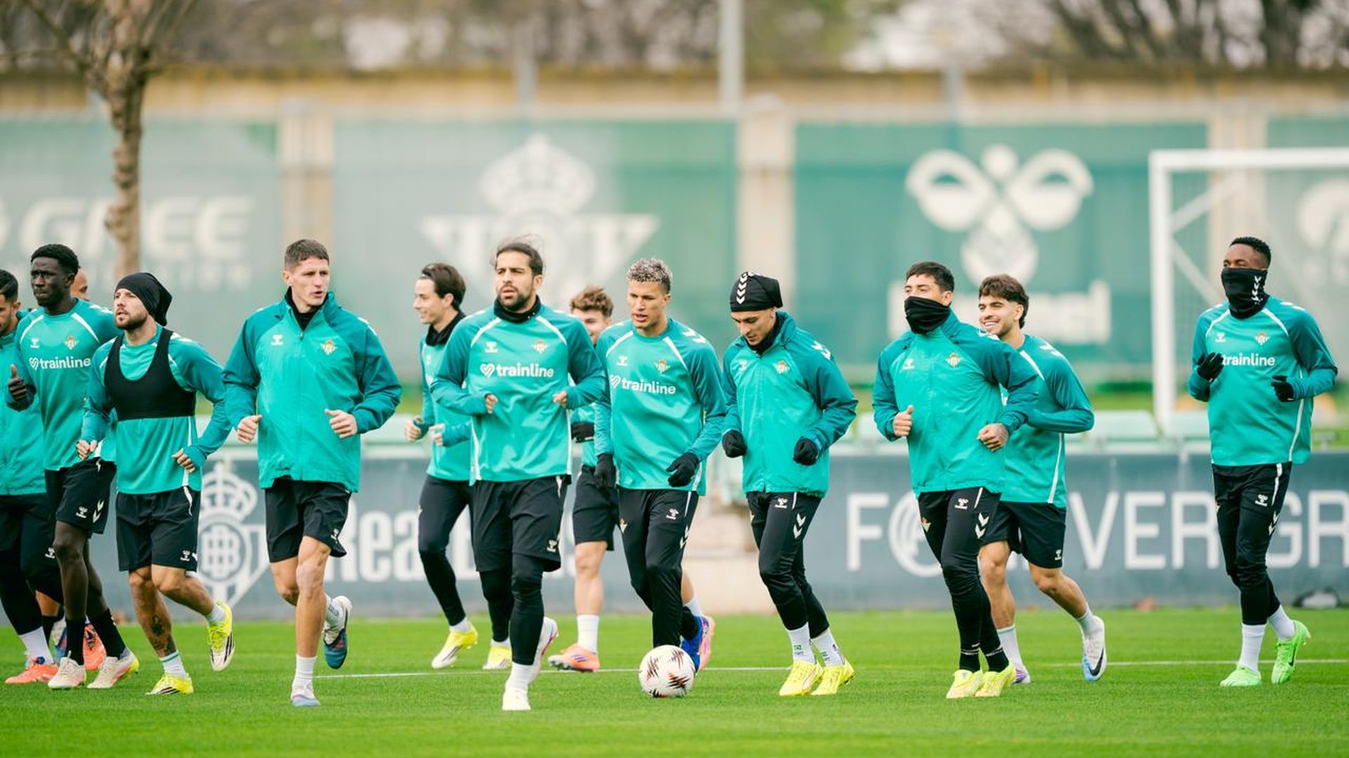 Los jugadores del Betis, en el entrenamiento de este miércoles