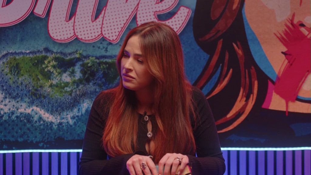 Marta Peñate no da crédito ante la tensión entre Claudia y Gilbert en su cara a cara