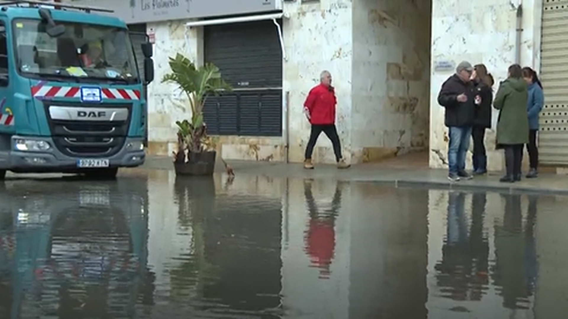 Última hora de la borrasca Kristin | Varias personas rescatadas y temor en Andalucía y Galicia ante el desbordamiento de sus ríos