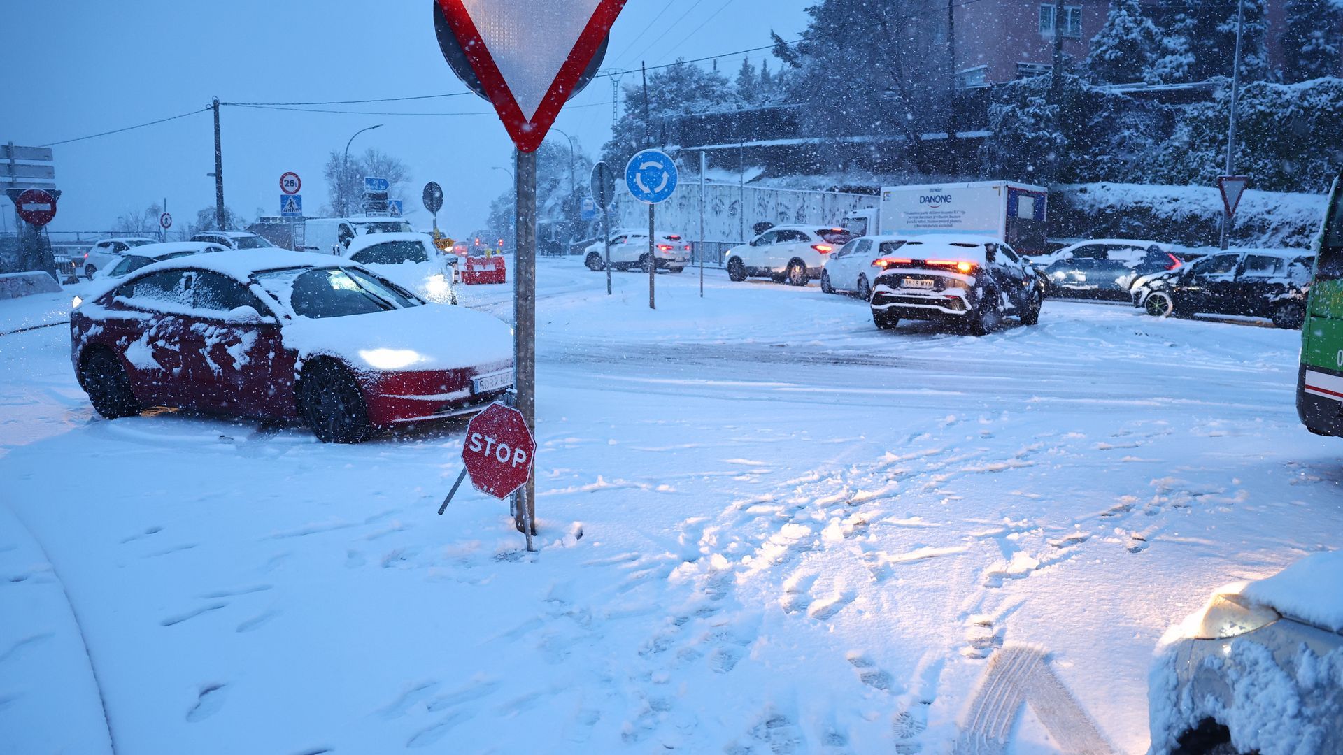 Vista de las calles de Torrelodones, Madrid, cubiertas de nieve