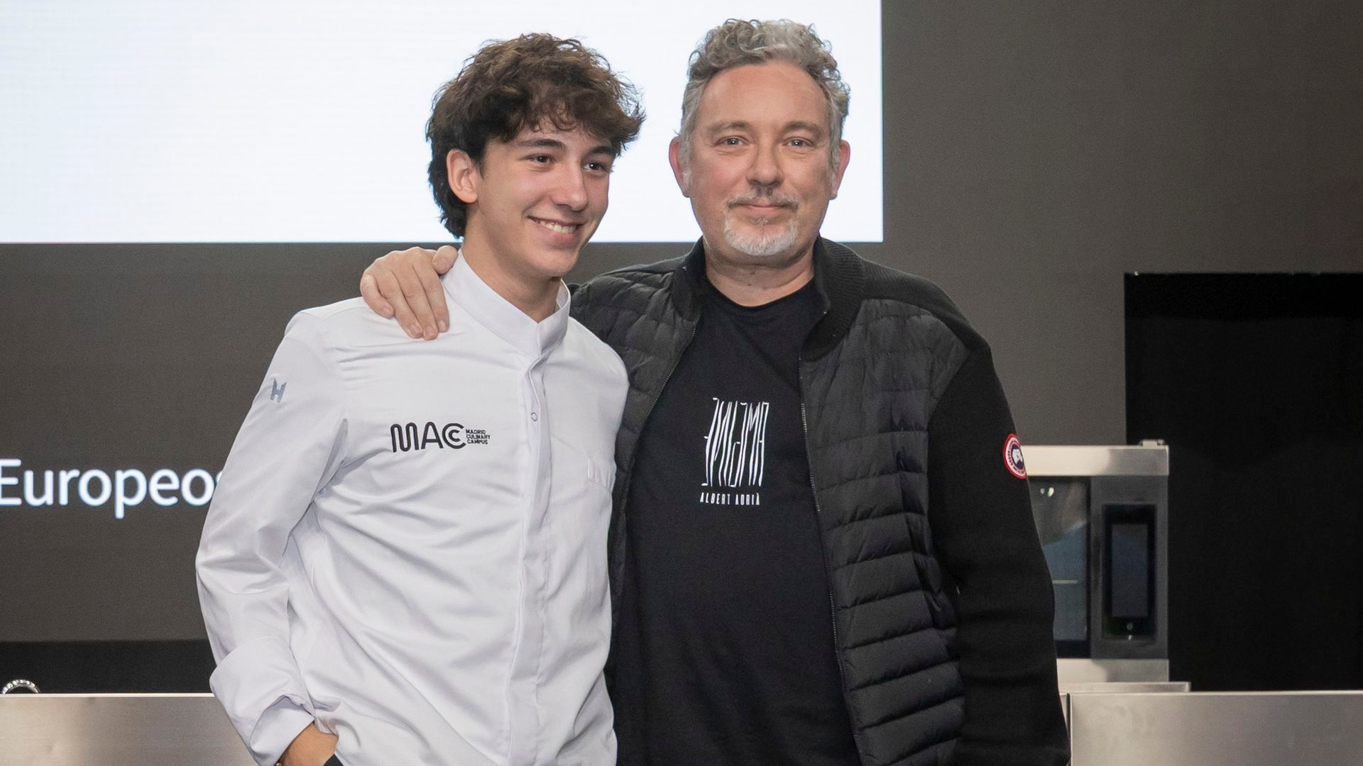 Albert Adrià, chef europeo del año, junto a su hijo