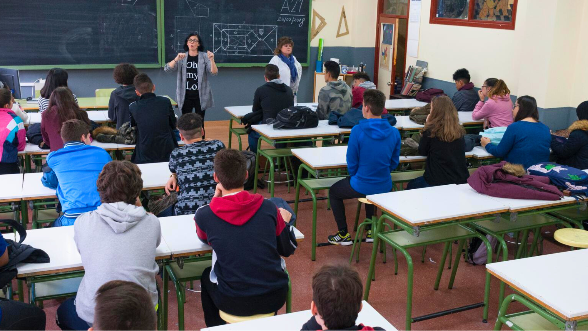 Ana, durante una de sus clases con otra profesora de forma simultánea