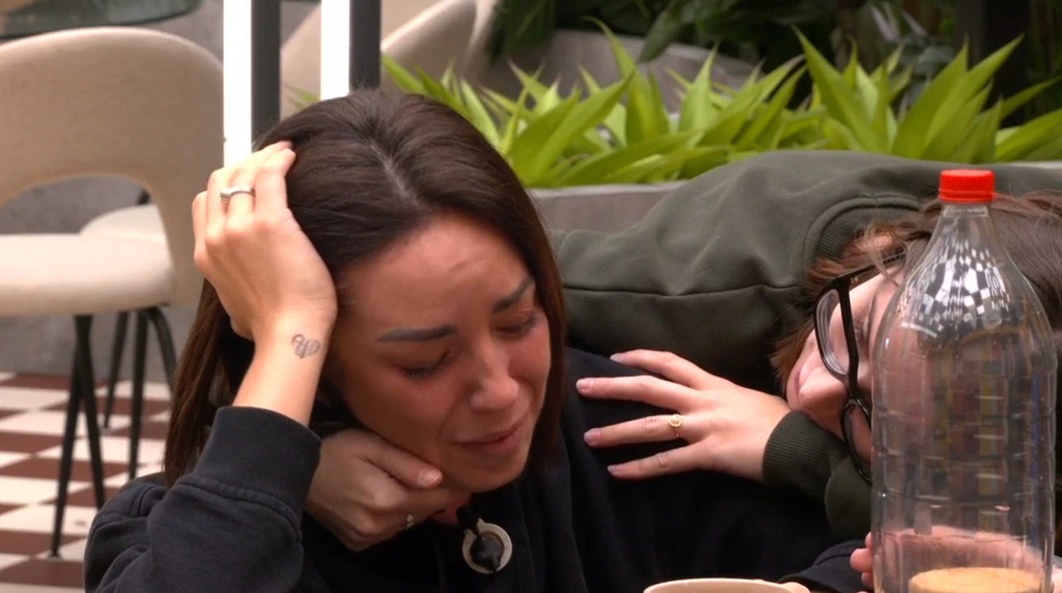 Anita, rompe a llorar