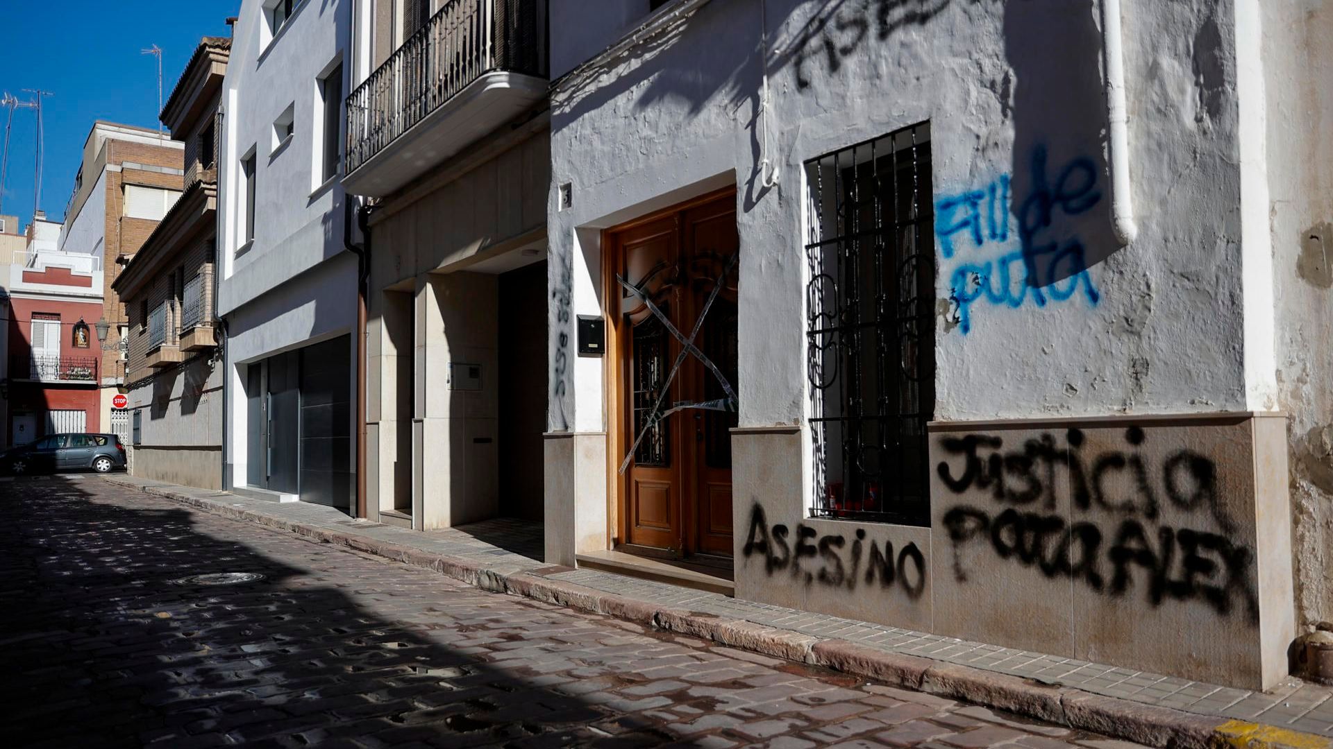 Aparecen pintadas de "asesino" en la casa del detenido por la muerte de un menor en Sueca