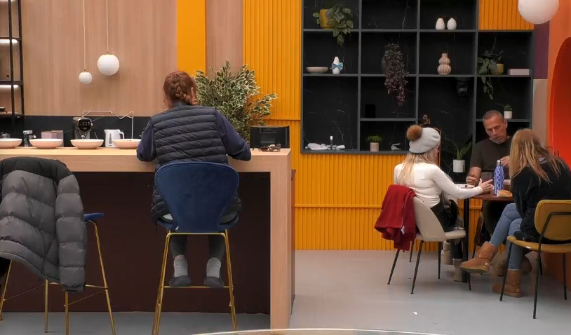 Cristina Piaget come apartada de Carlos, Belén y Sonia