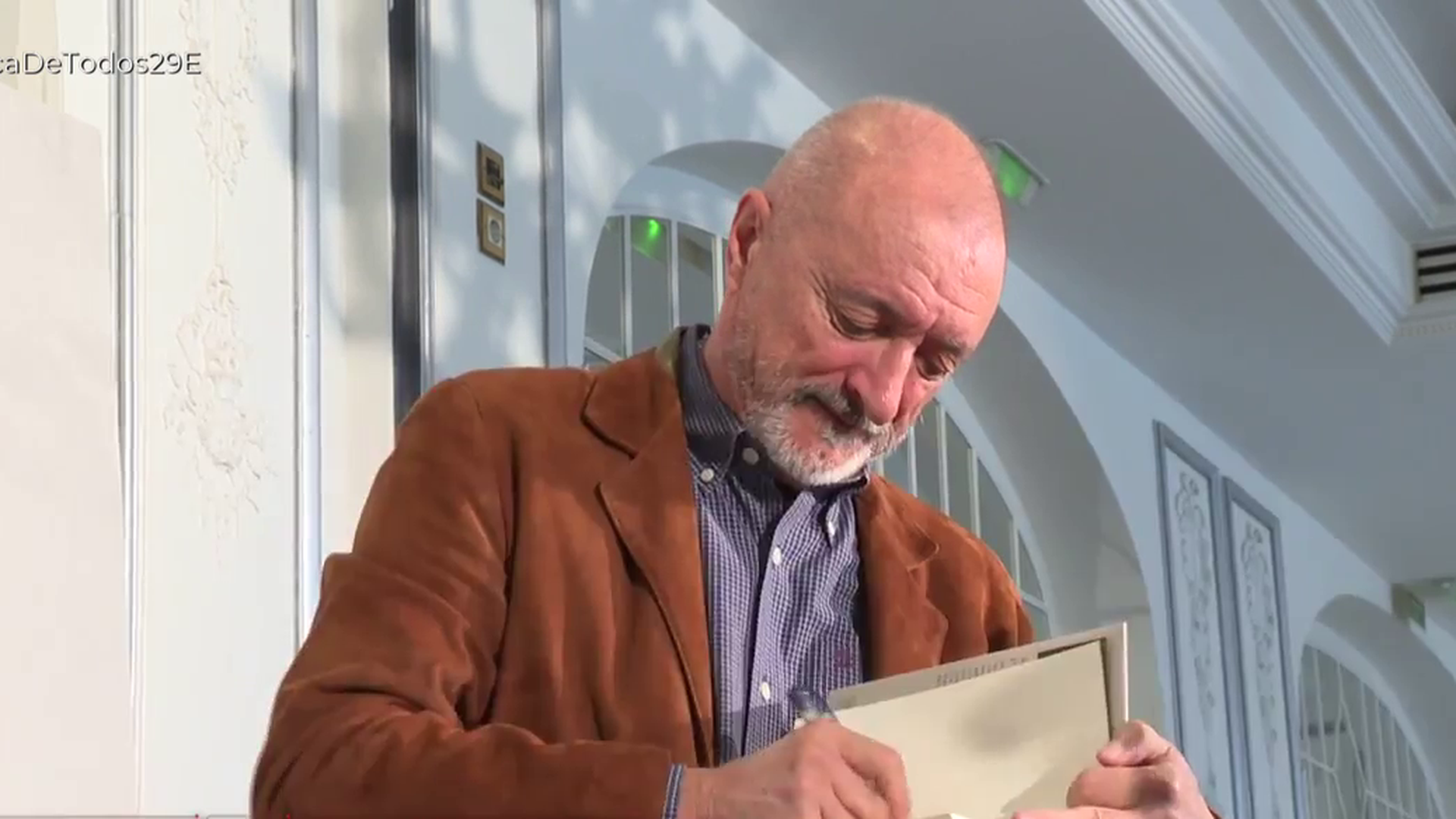 David Uclés y otros rostros rechazan ir al ciclo cultural de Pérez-Reverte