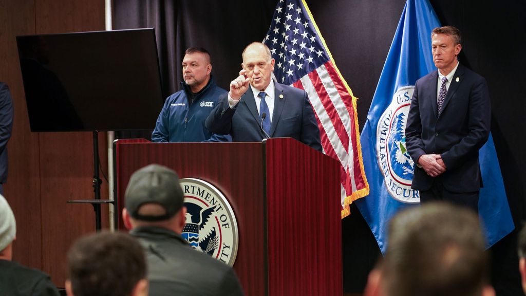 El ICE reorienta su estrategia en Minnesota tras el asesinato de Alex Pretti y prohíbe la interacción con manifestantes