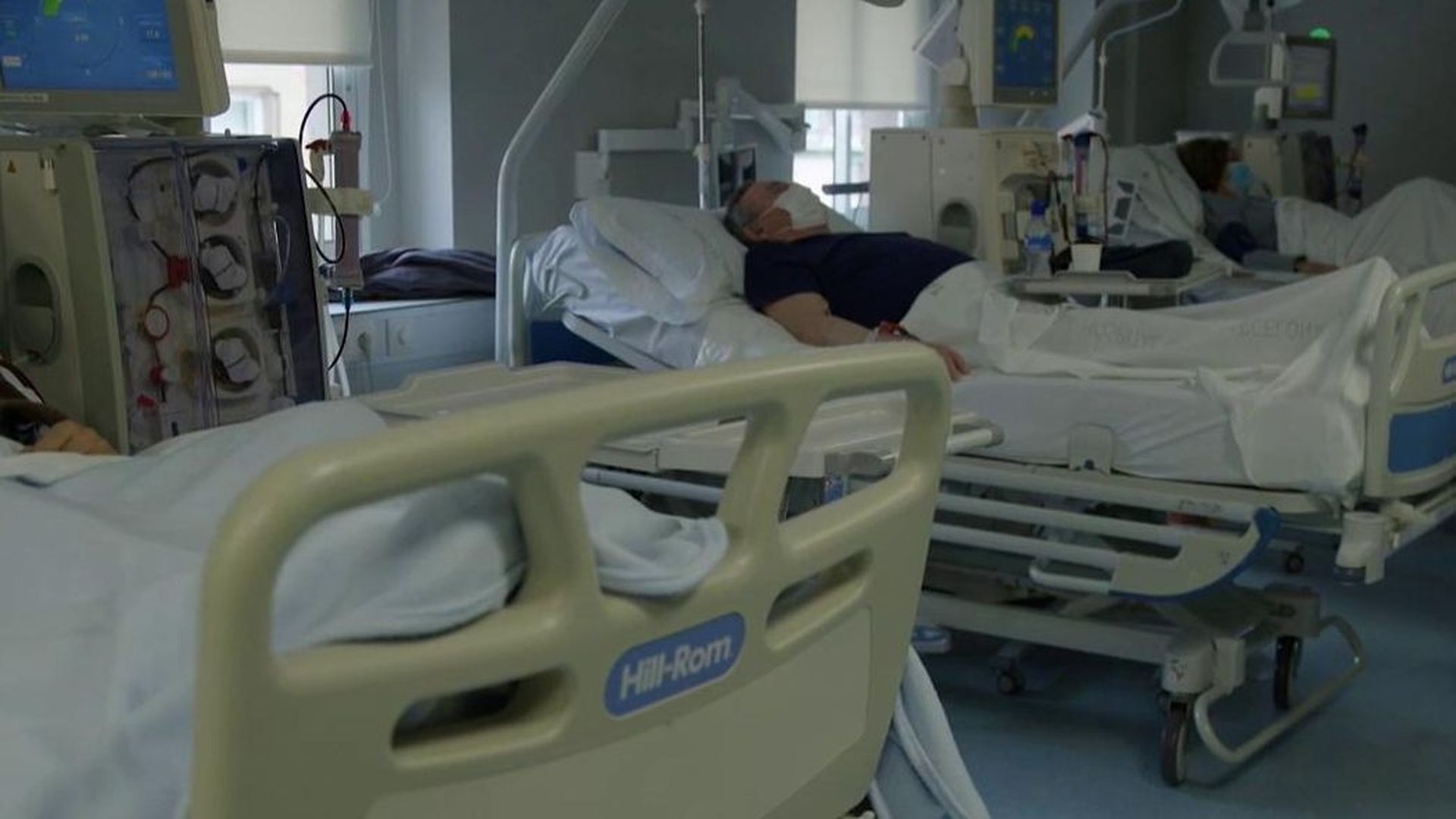 En España no faltan médicos: Funcas destapa los bulos de la Sanidad más extendidos En España no faltan médicos: Funcas destapa los bulos de la Sanidad más extendidos