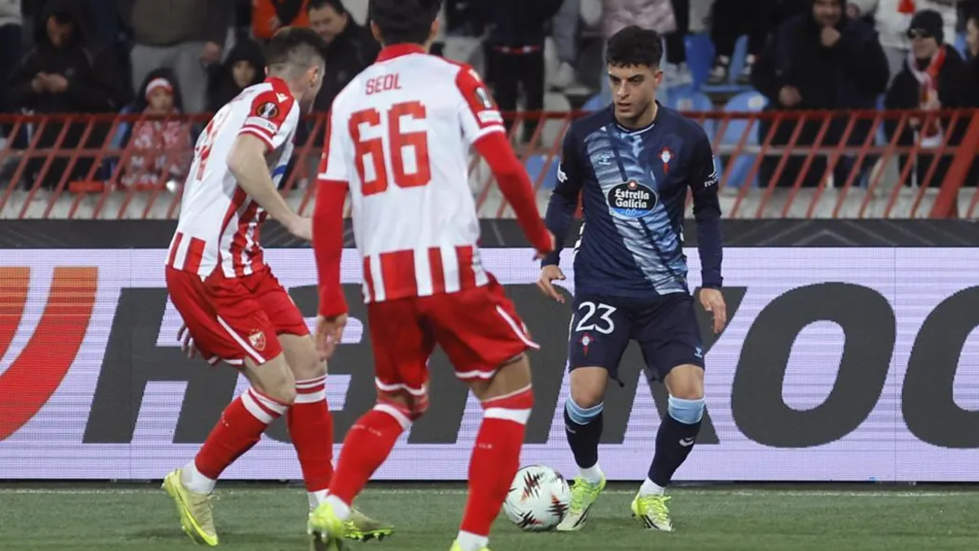 Hugo Álvarez ante el Estrella Roja