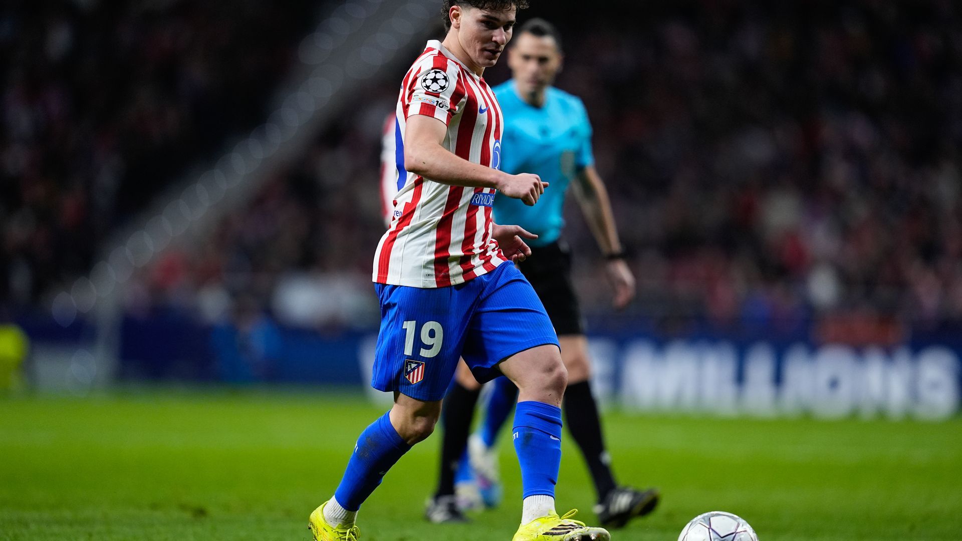 Julián Alvarez jugando con el Atlético de Madrid en la Champions League