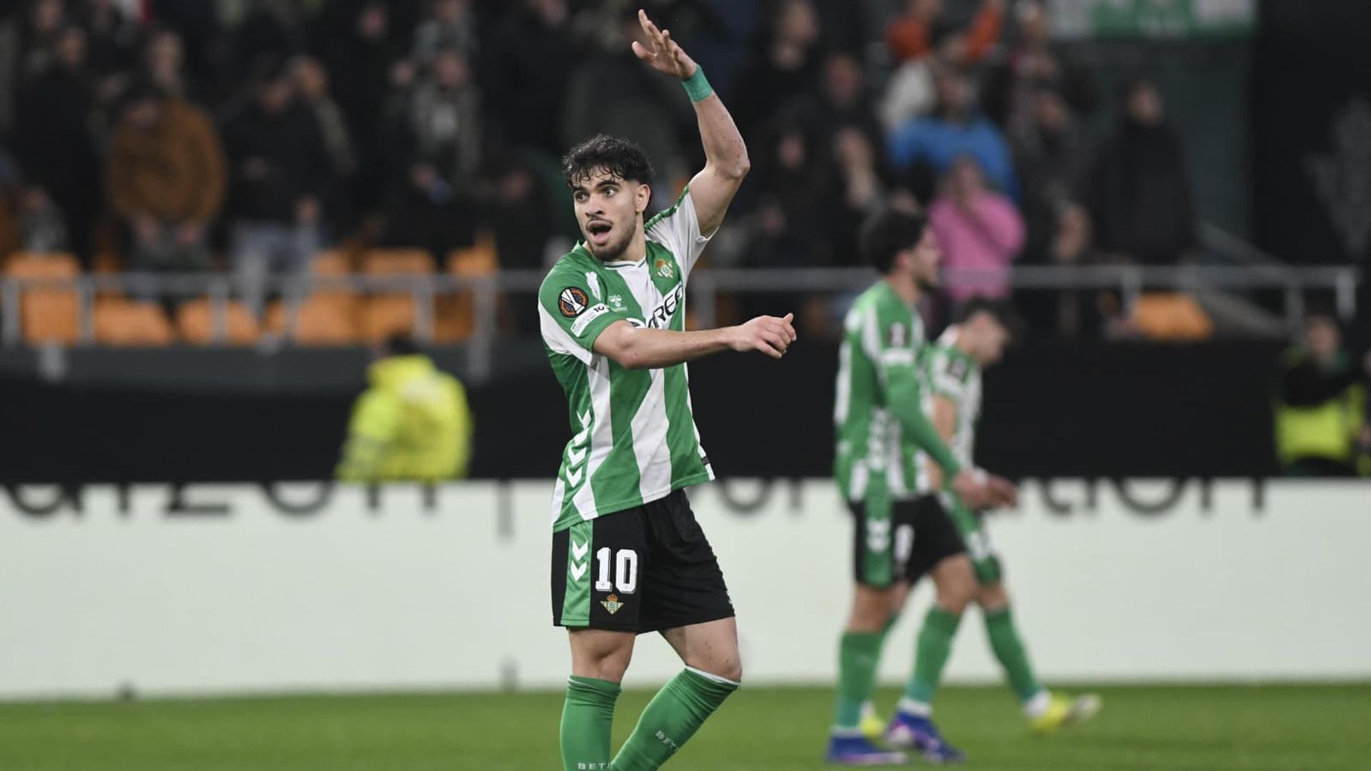 La curiosa celebración de Abde en el Betis-Feyenoord