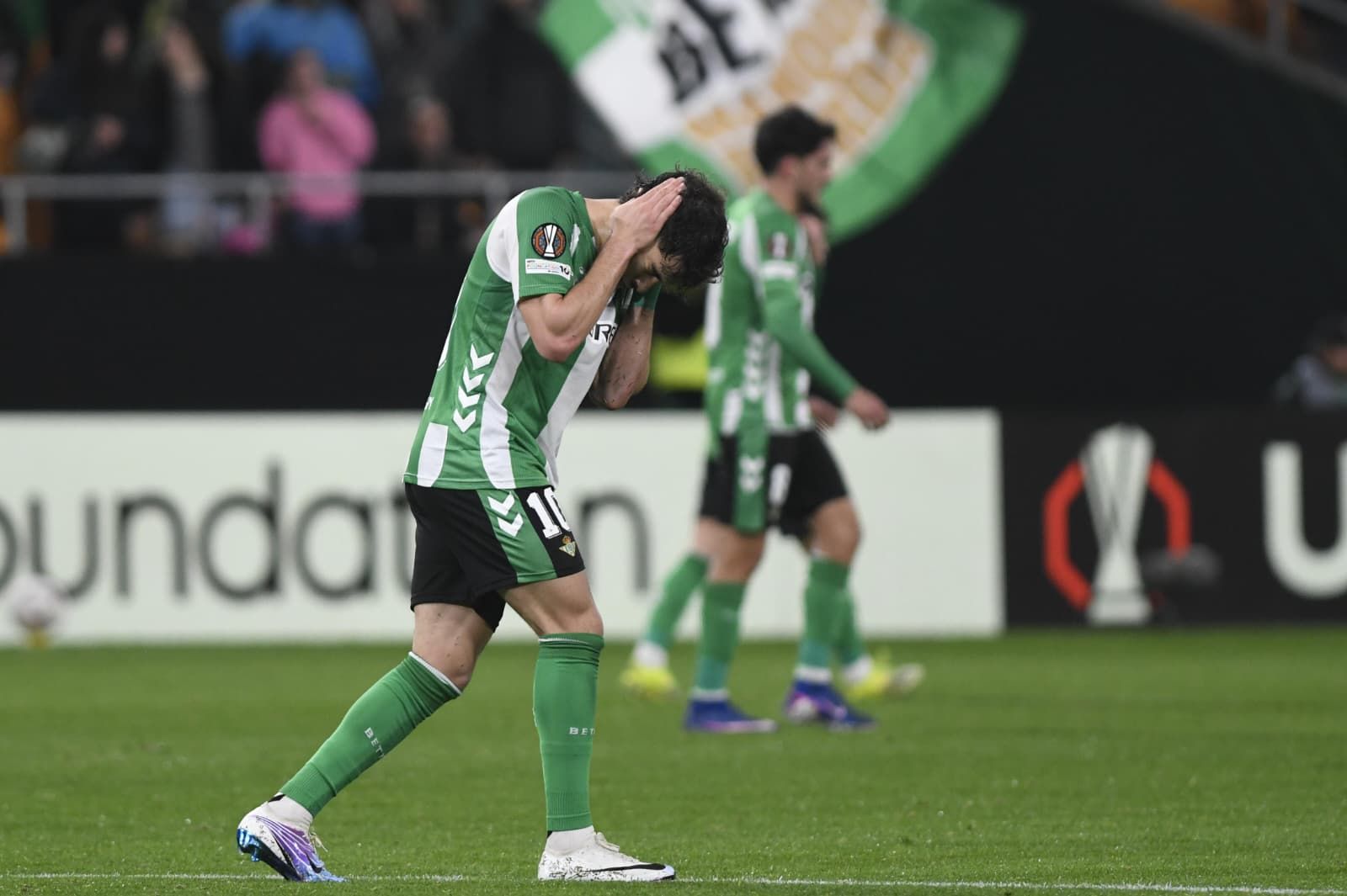La curiosa celebración de Abde en el Betis-Feyenoord