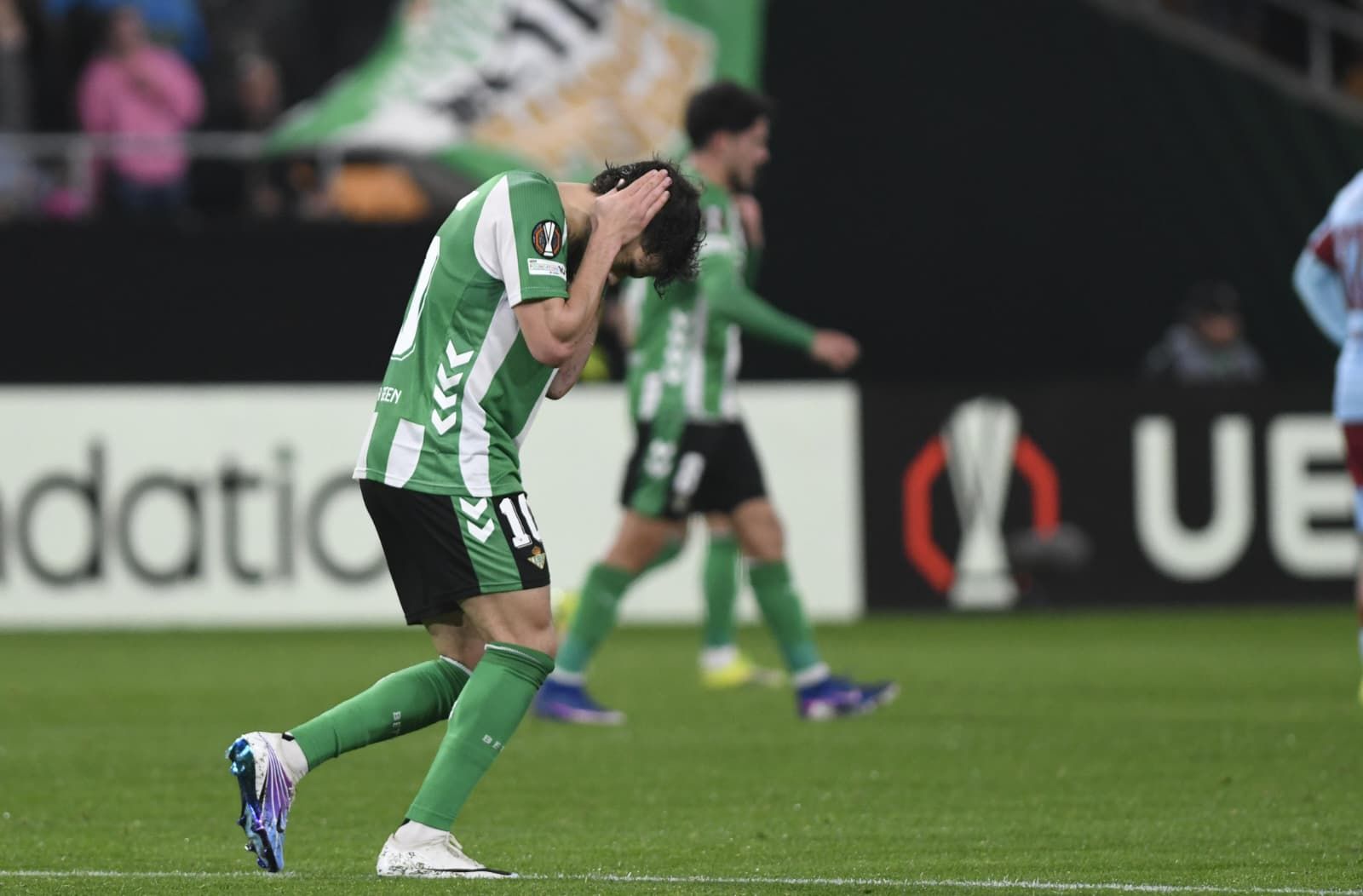 La curiosa celebración de Abde en el Betis-Feyenoord