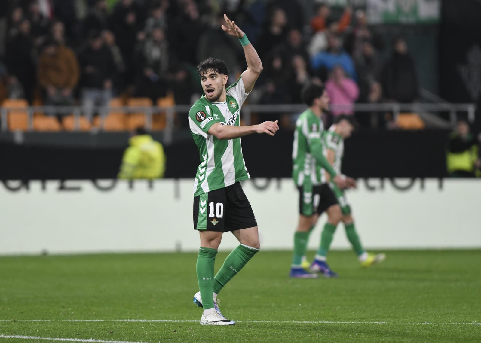 La curiosa celebración de Abde en el Betis-Feyenoord