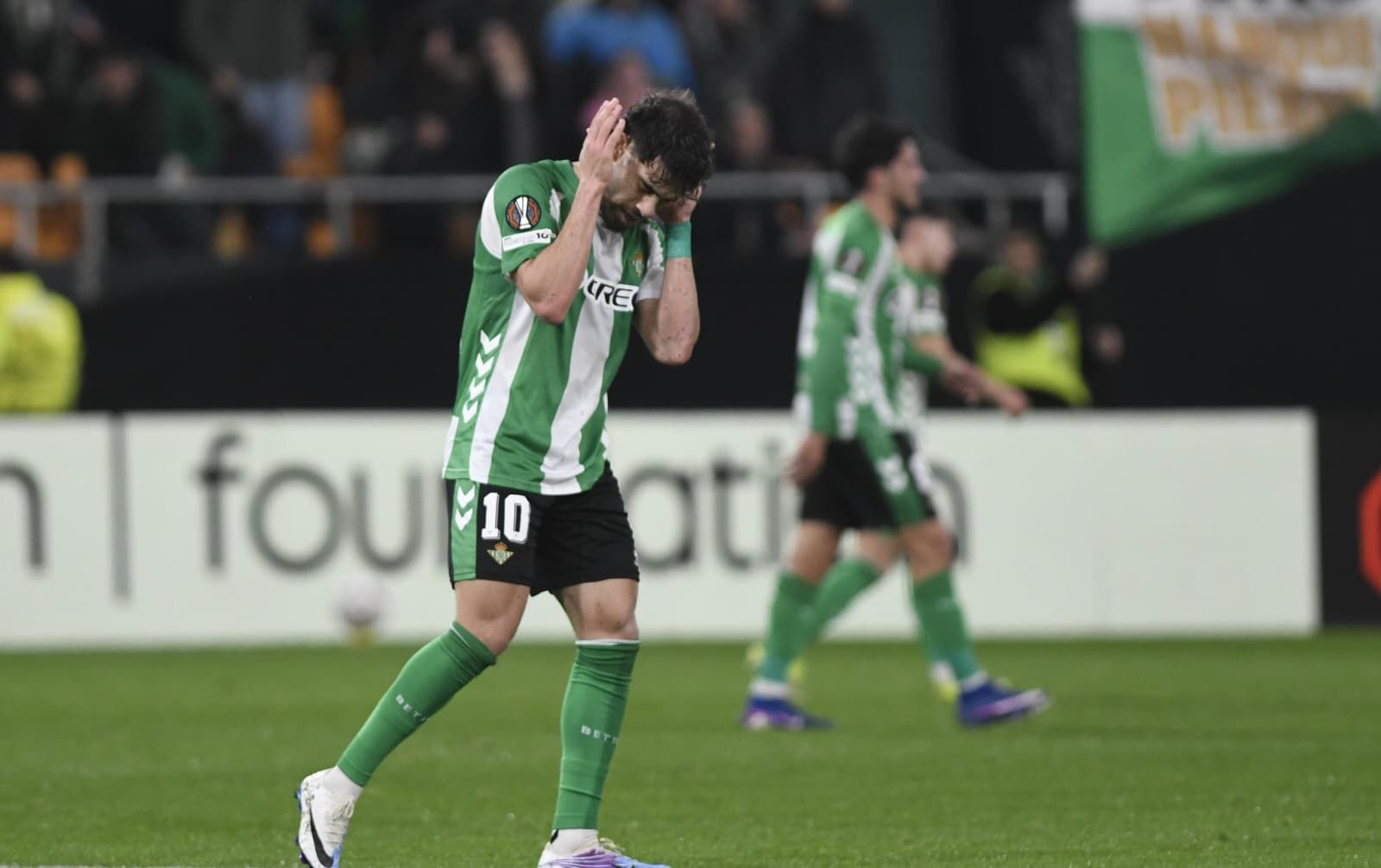 La curiosa celebración de Abde en el Betis-Feyenoord