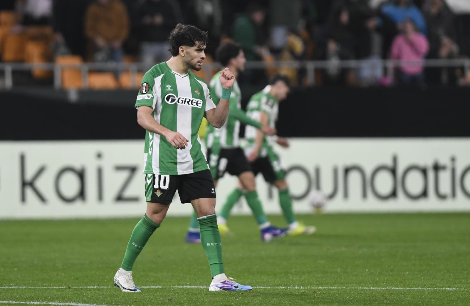La curiosa celebración de Abde en el Betis-Feyenoord