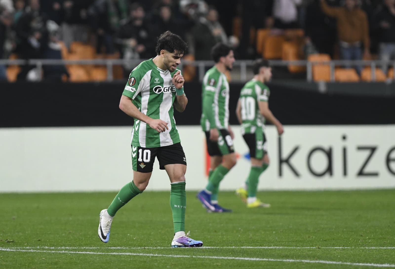 La curiosa celebración de Abde en el Betis-Feyenoord