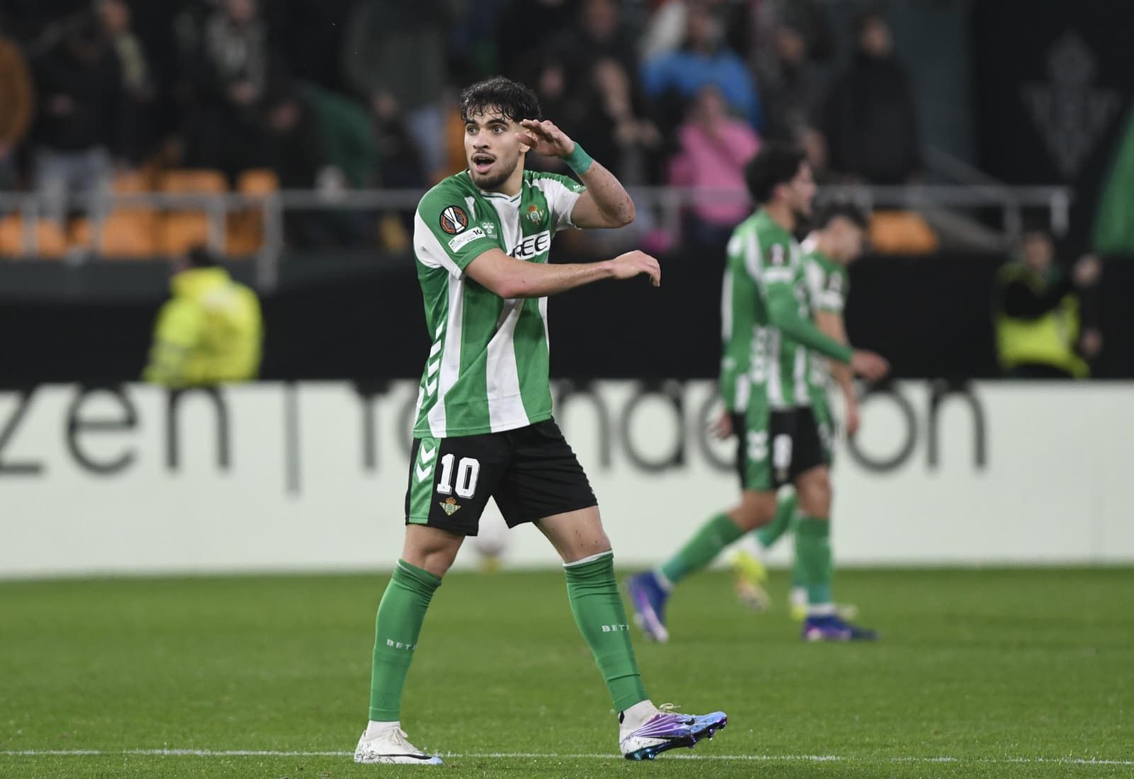 La curiosa celebración de Abde en el Betis-Feyenoord