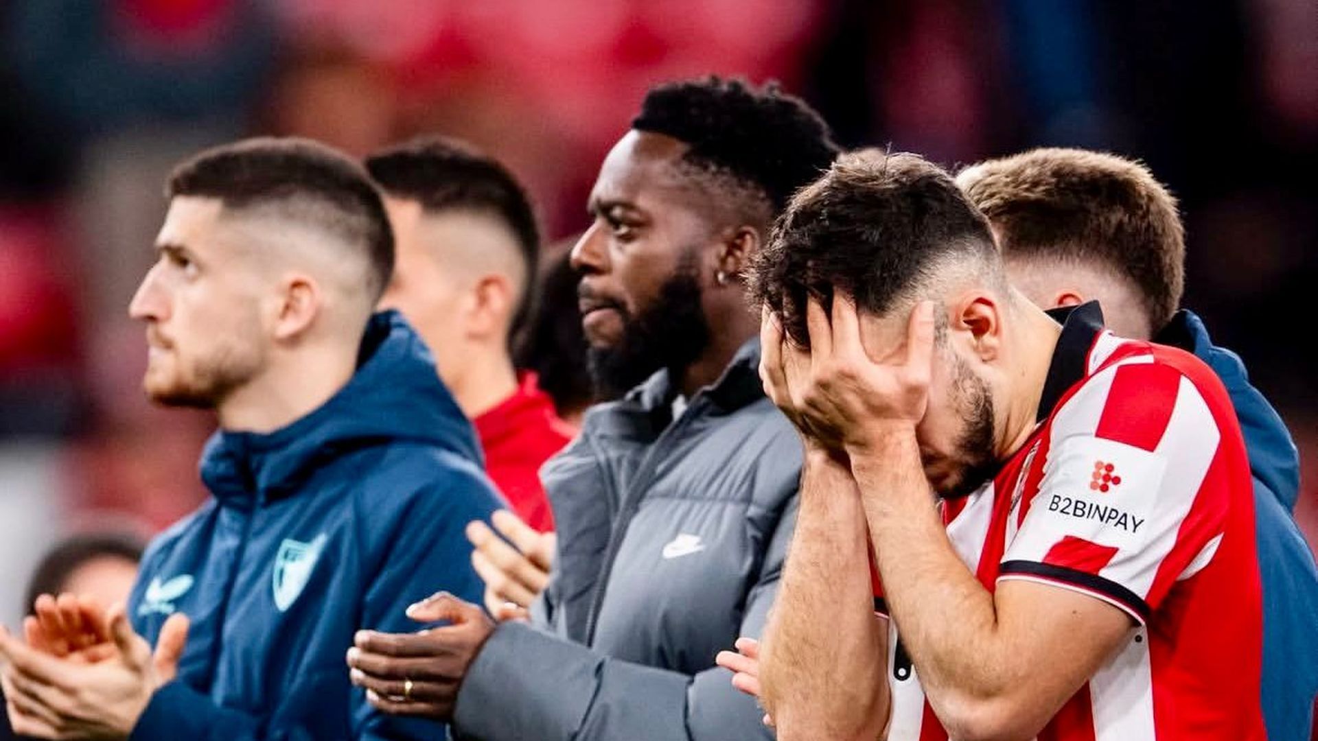 La plantilla bilbaína dolida tras caer de la Champions en San Mamés