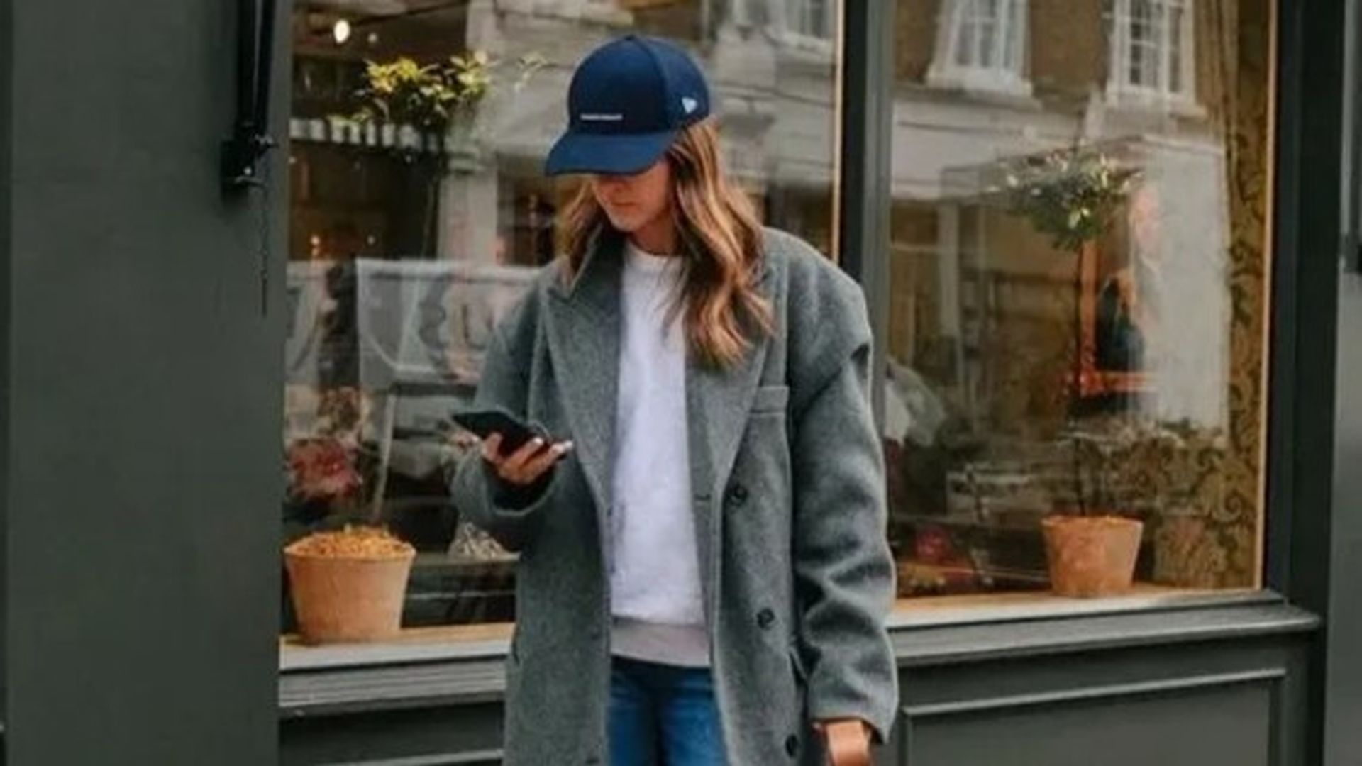 La sudadera triunfa en los mejores looks del street style