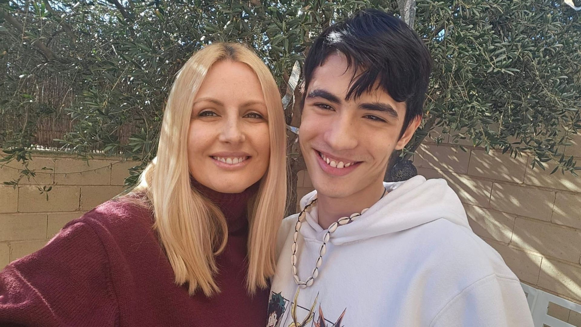 Laura Cuenca junto a su hijo Rubén.