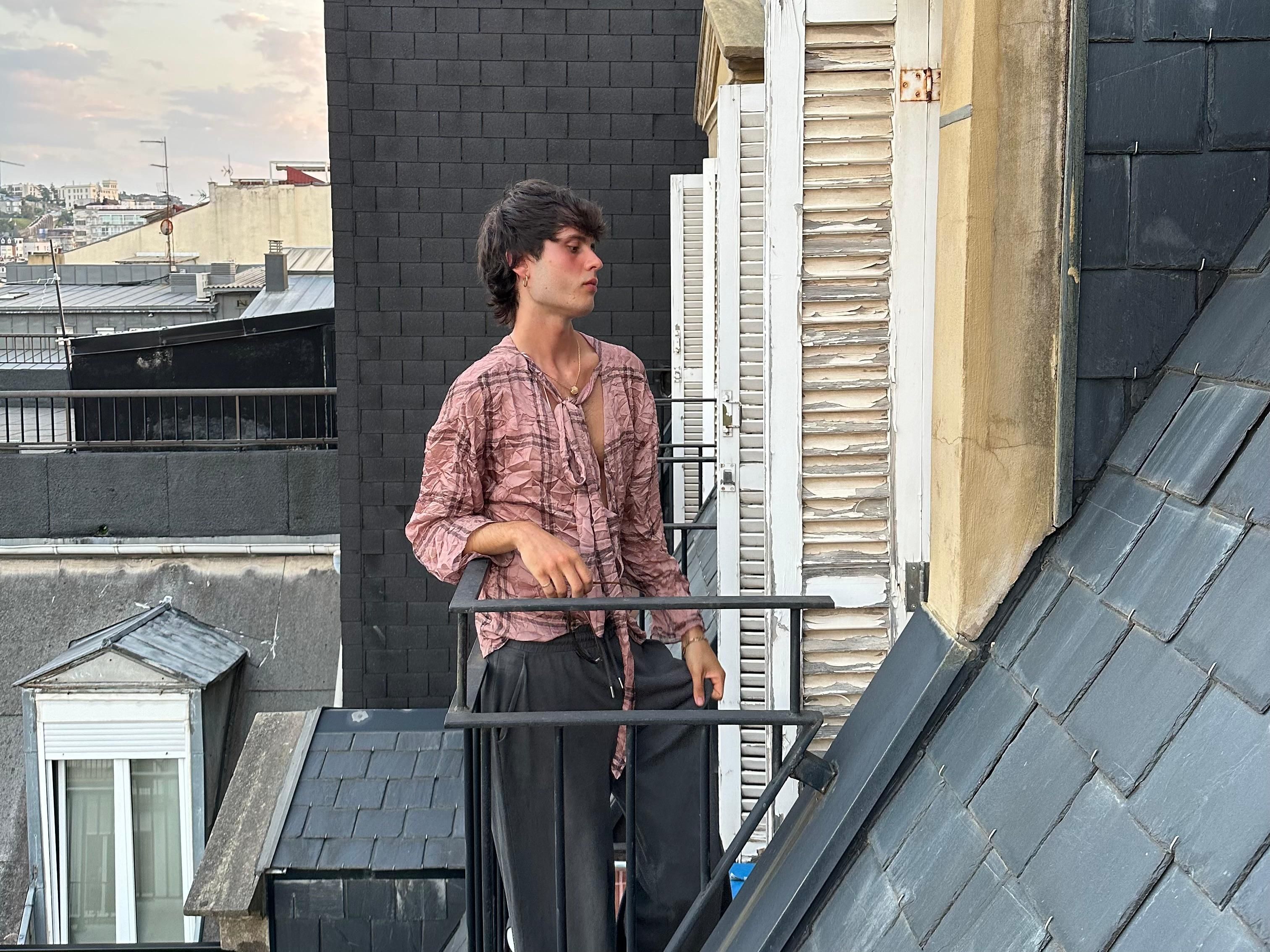 Su prenda fetiche es una americana beige que "era de mi aita"