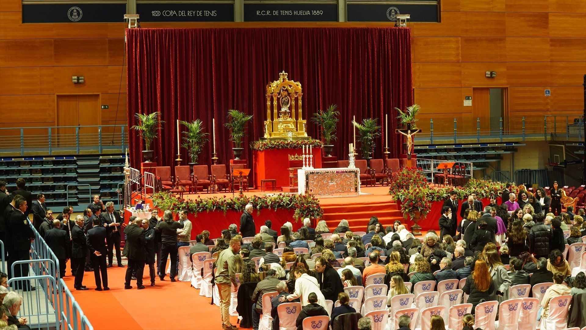 Una imagen del interior del Palacio de Deportes Carolina Marín, antes del inicio del funeral