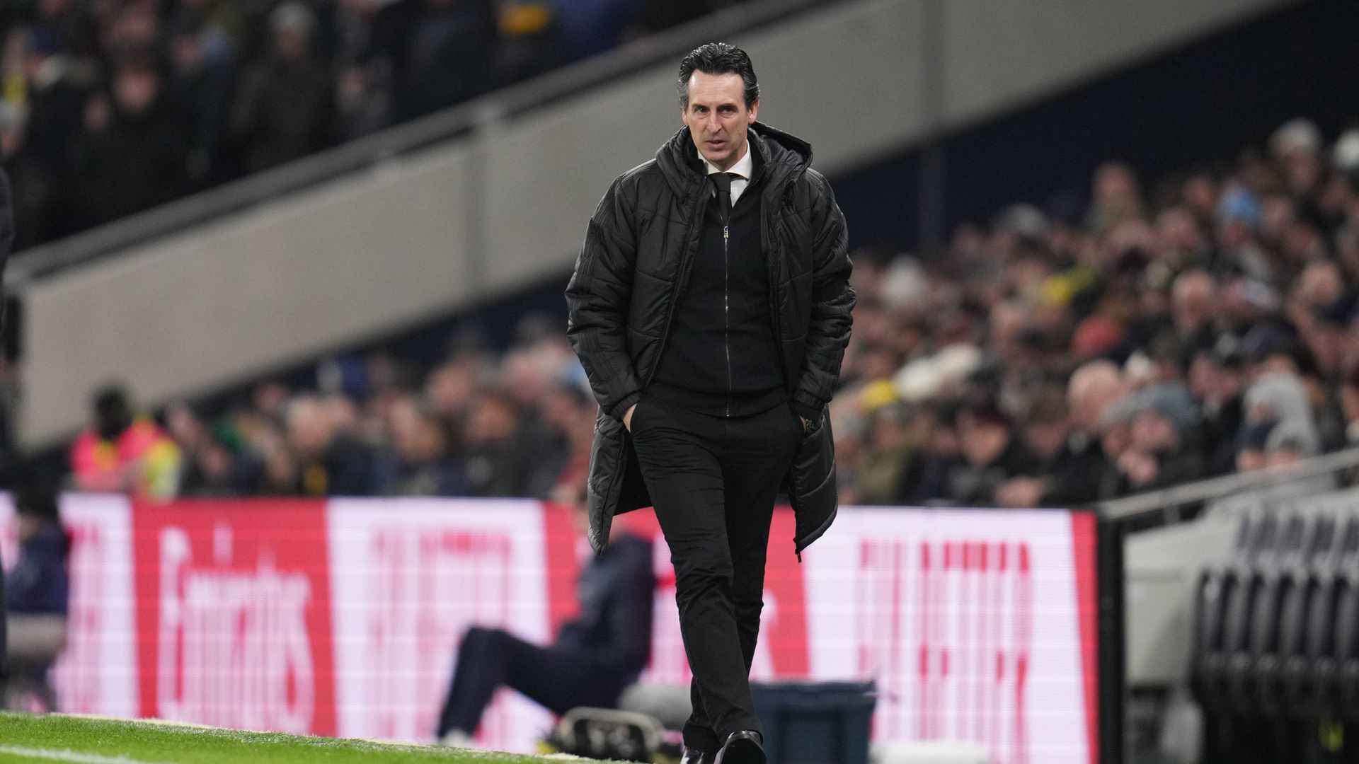 Unai Emery entrenando en la Premier League