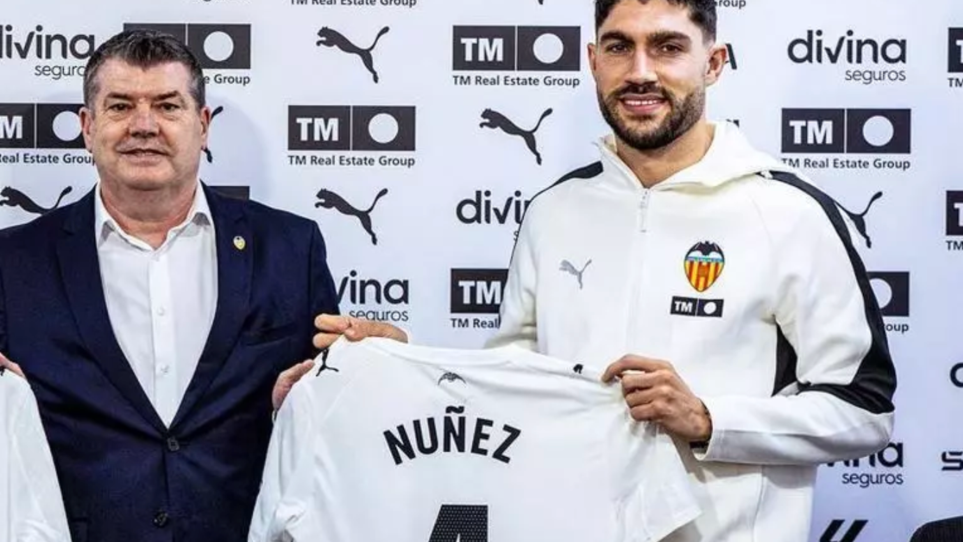 Unai Núñez presentado con el Valencia CF Unai Núñez presentado con el Valencia CF