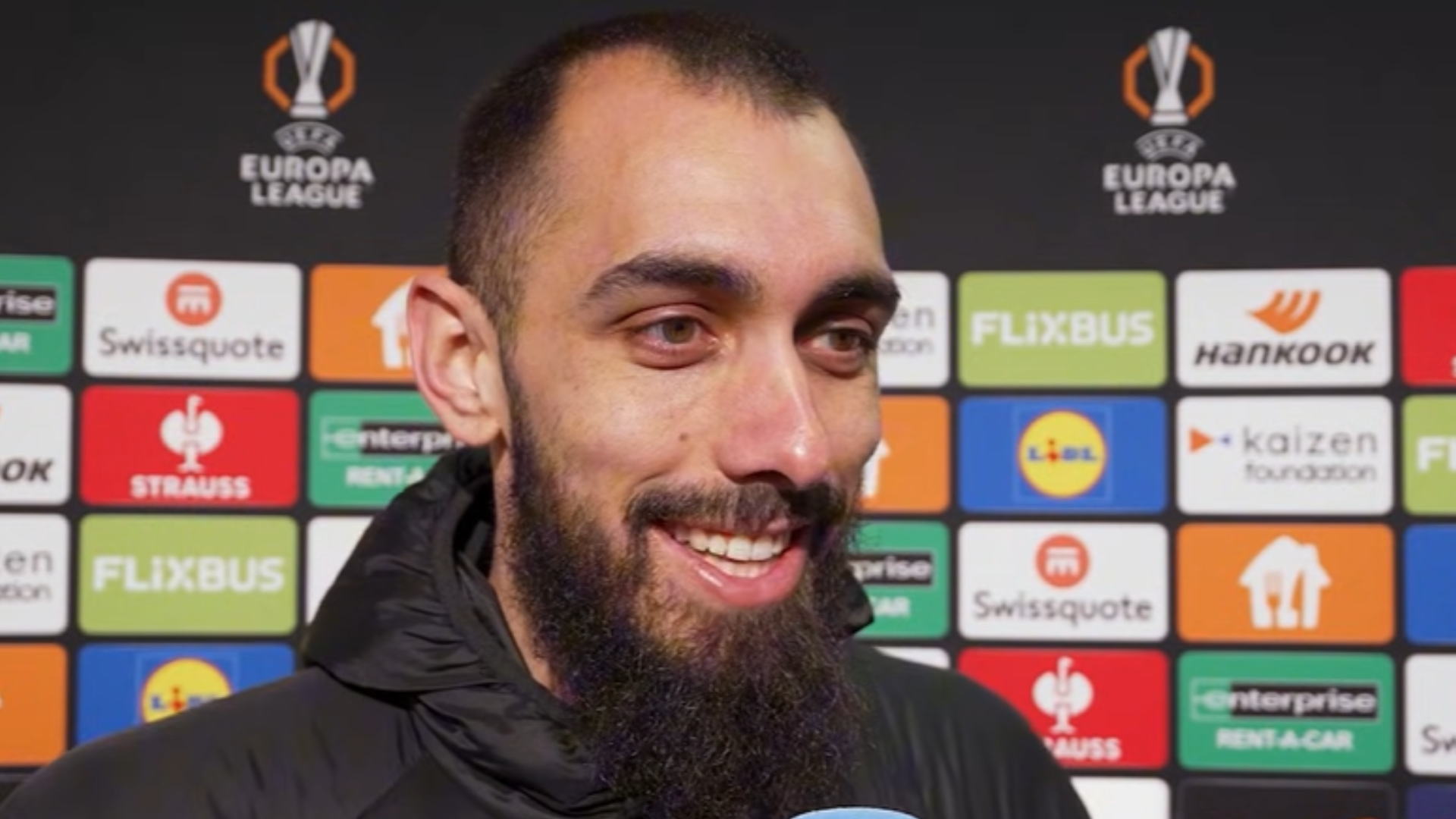 Borja Iglesias en zona mixta Borja Iglesias en zona mixta