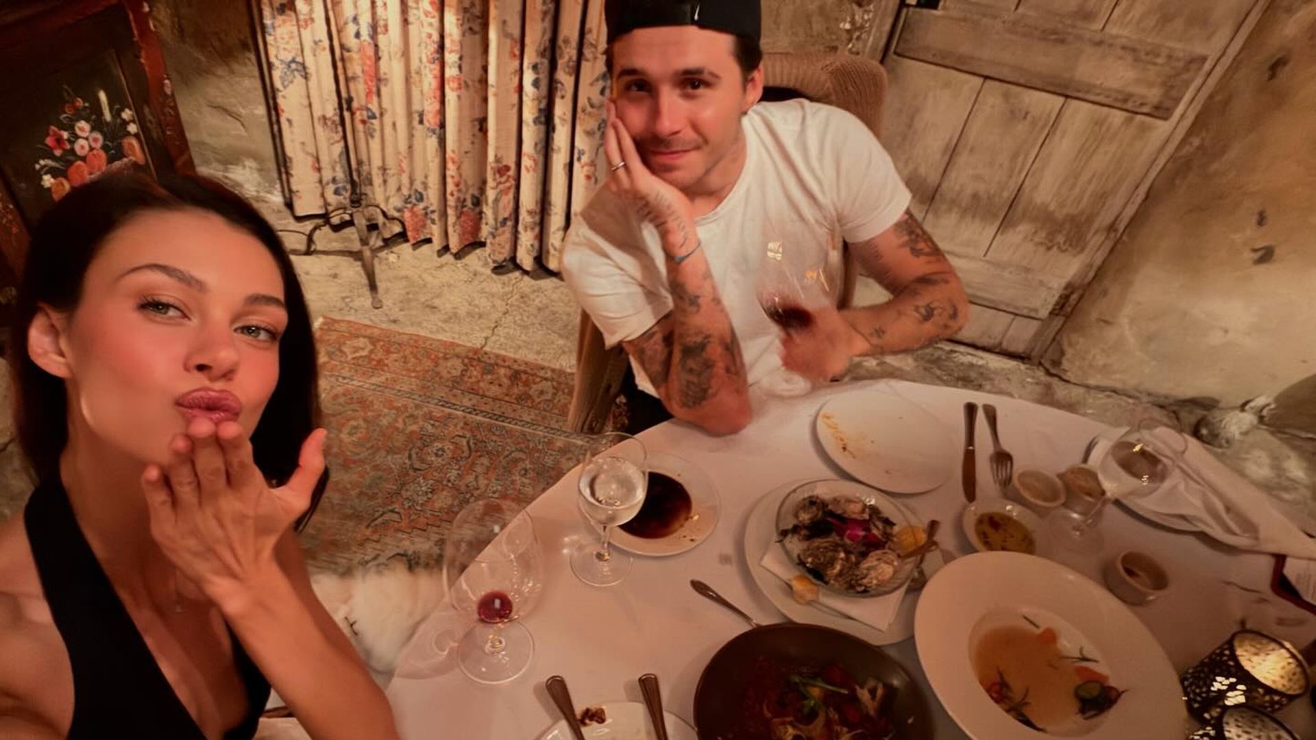 Brooklyn Beckham y Nicola Peltz Brooklyn Beckham y Nicola Peltz