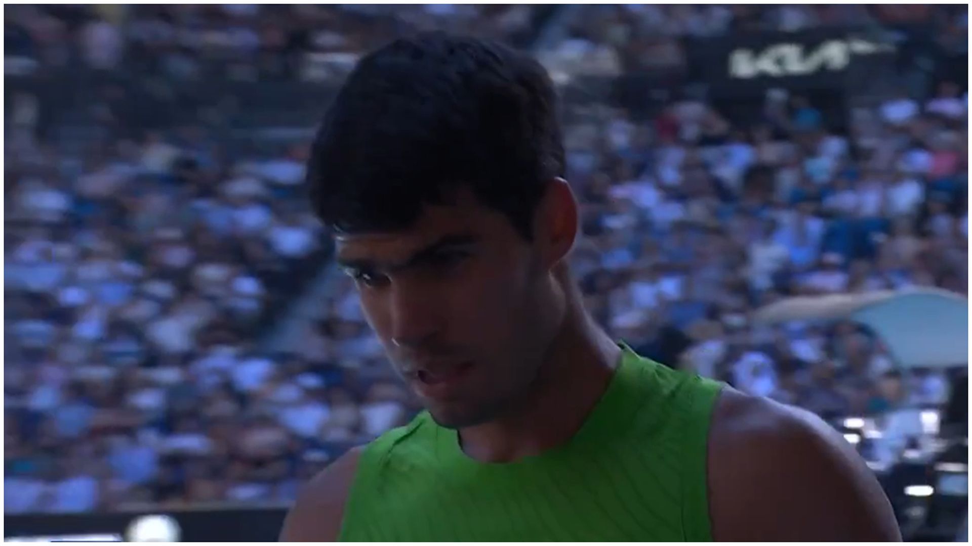 Carlos Alcaraz advierte de su malestar en Melbourne Carlos Alcaraz advierte de su malestar en Melbourne