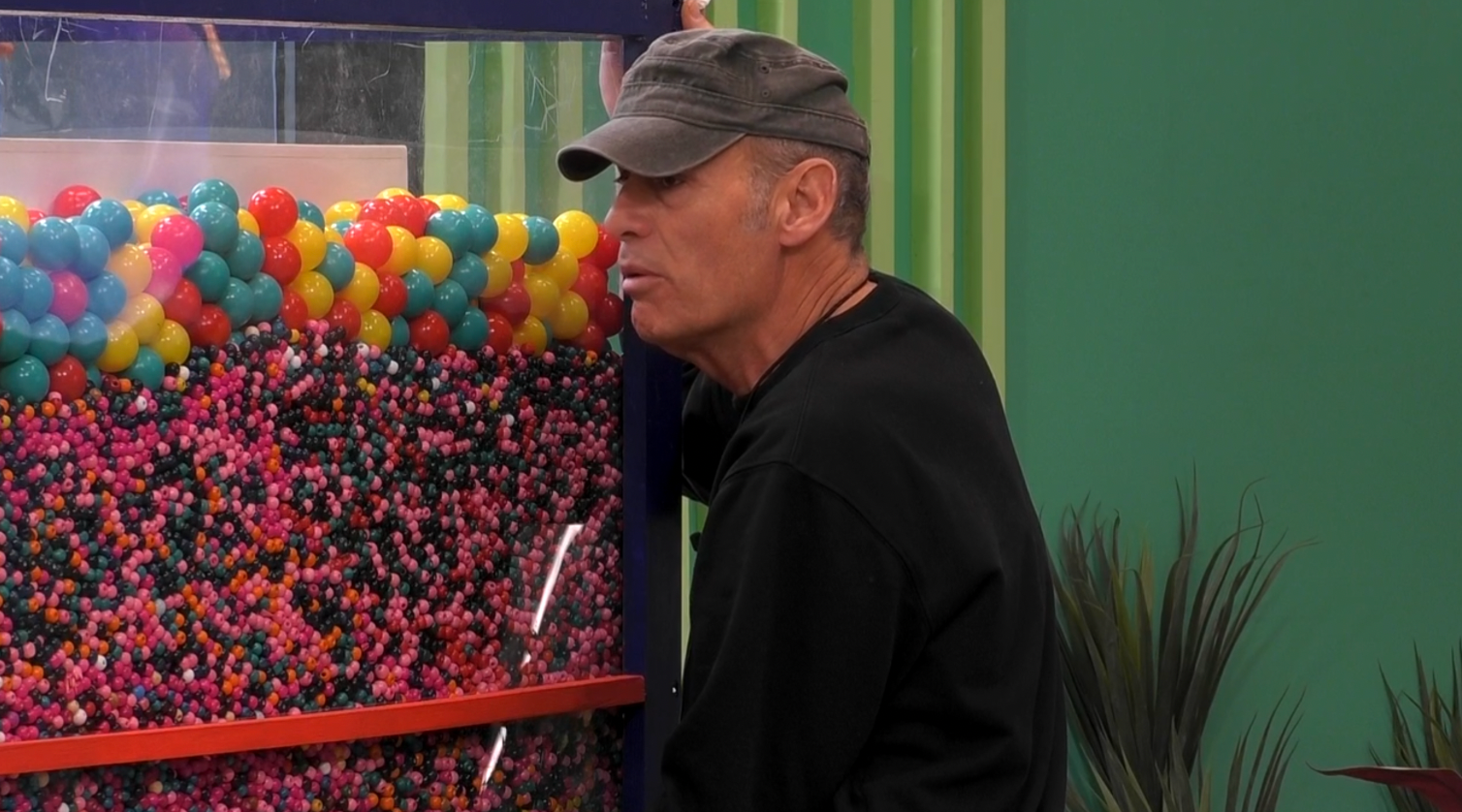 Carlos discutiendo con Sandra