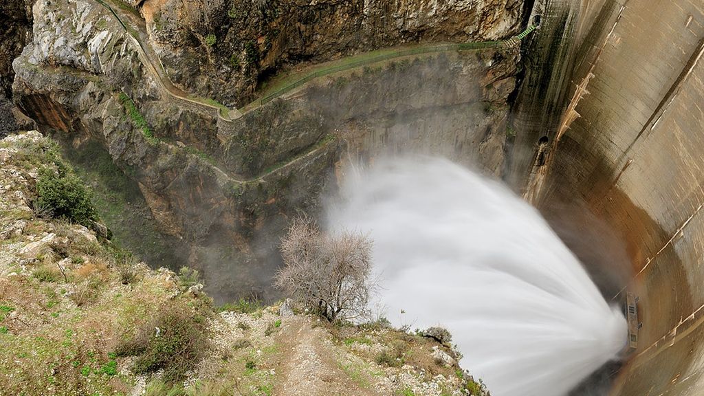 Cientos de desalojados en Andalucía por riesgo de inundaciones