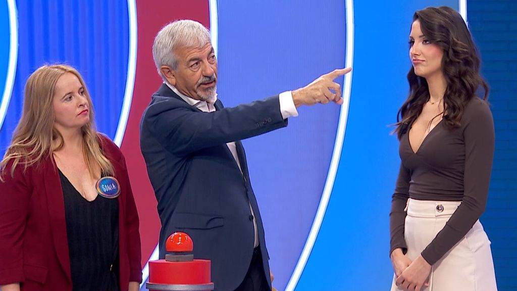 Sonia llega a 'el escaparate final' muy nerviosa y provoca la risa de Carlos Sobera: ''Tengo un tic en el ojo''