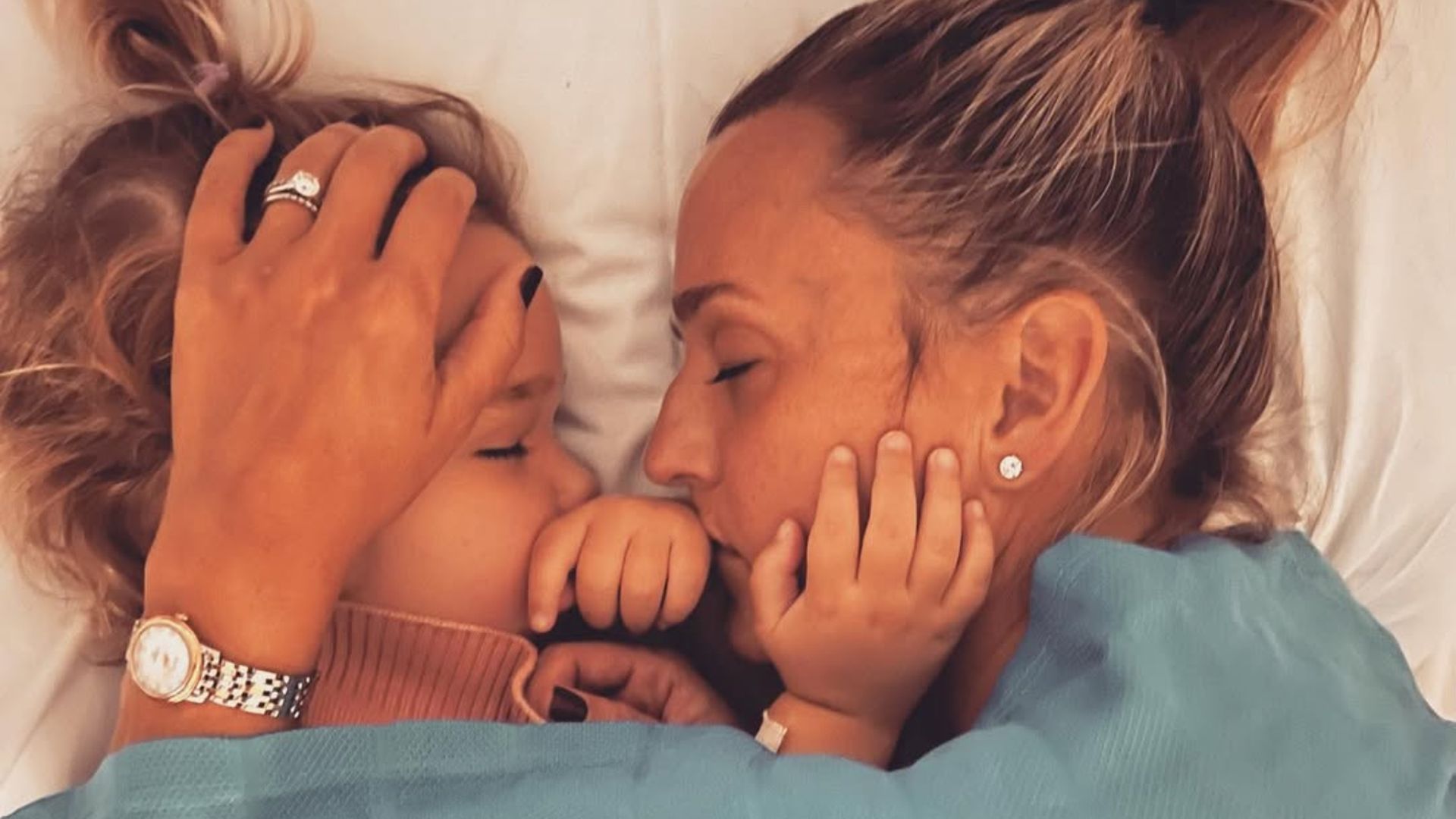 Erin se volcó en los cuidados de su hija, Lulú