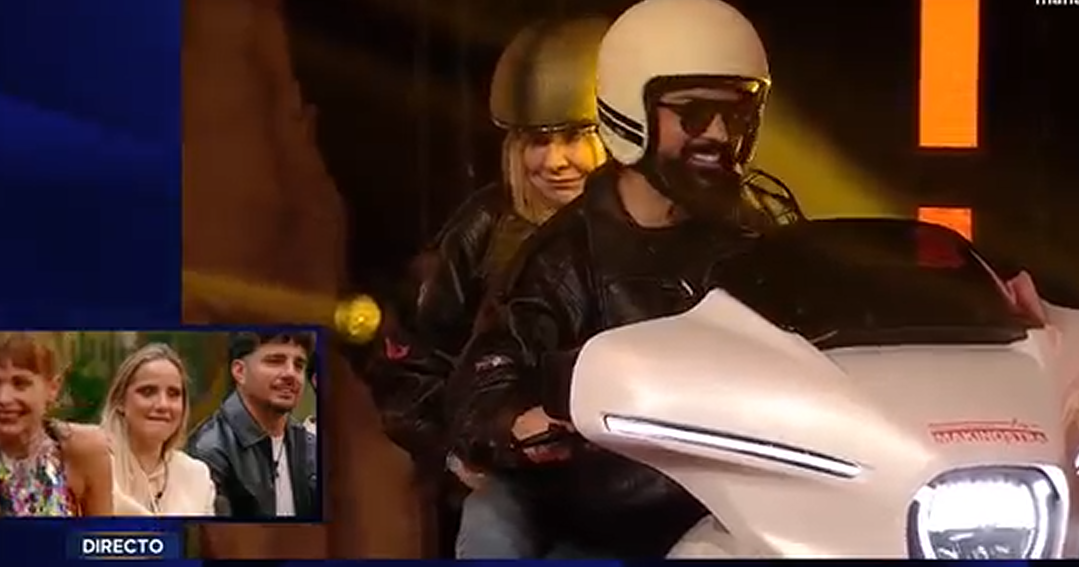 John se lleva a Belén en la Harley