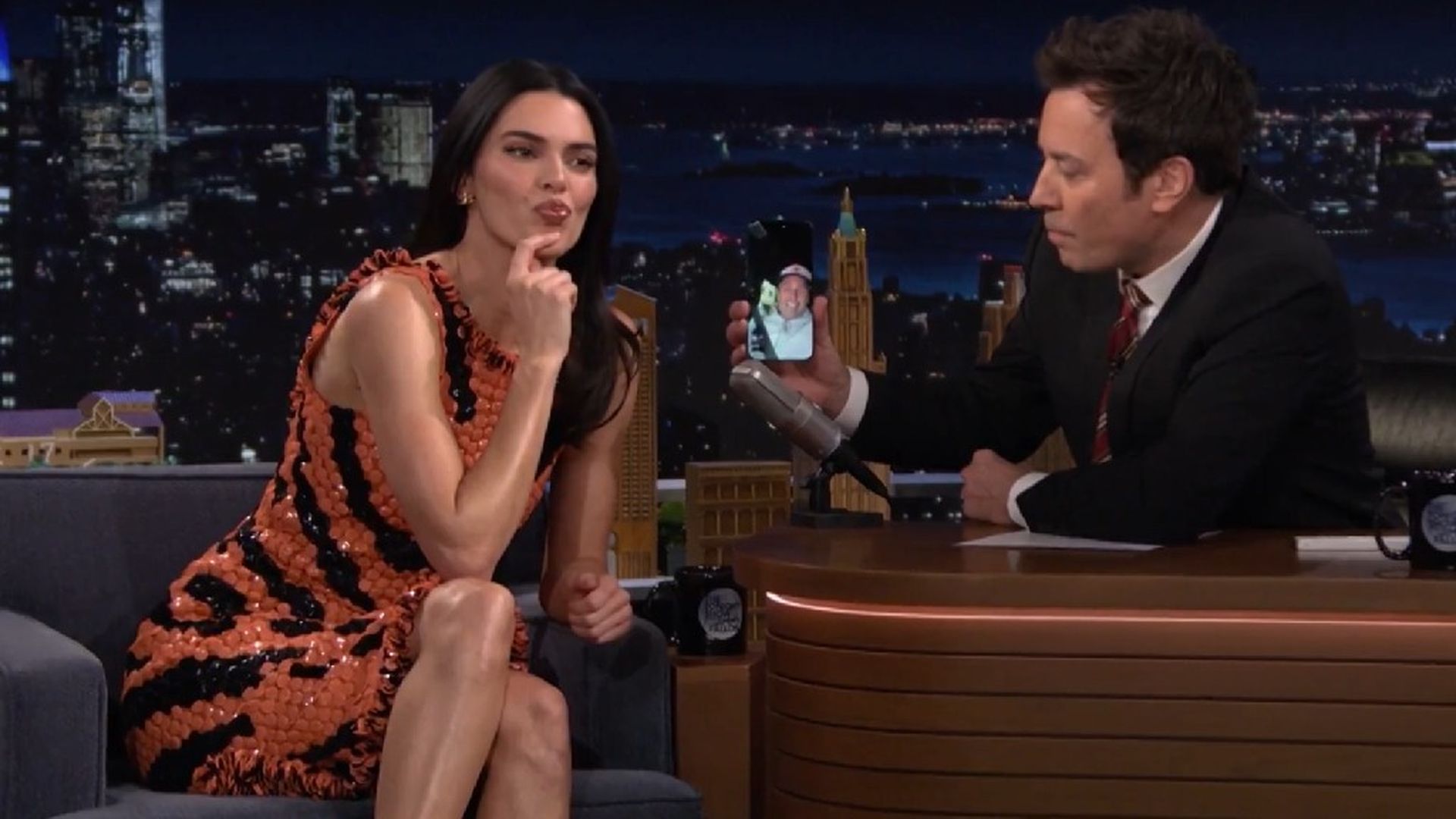 Kendall Jenner en el show de Jimmy Fallon en videollamada con Tom Brady Kendall Jenner en el show de Jimmy Fallon en videollamada con Tom Brady