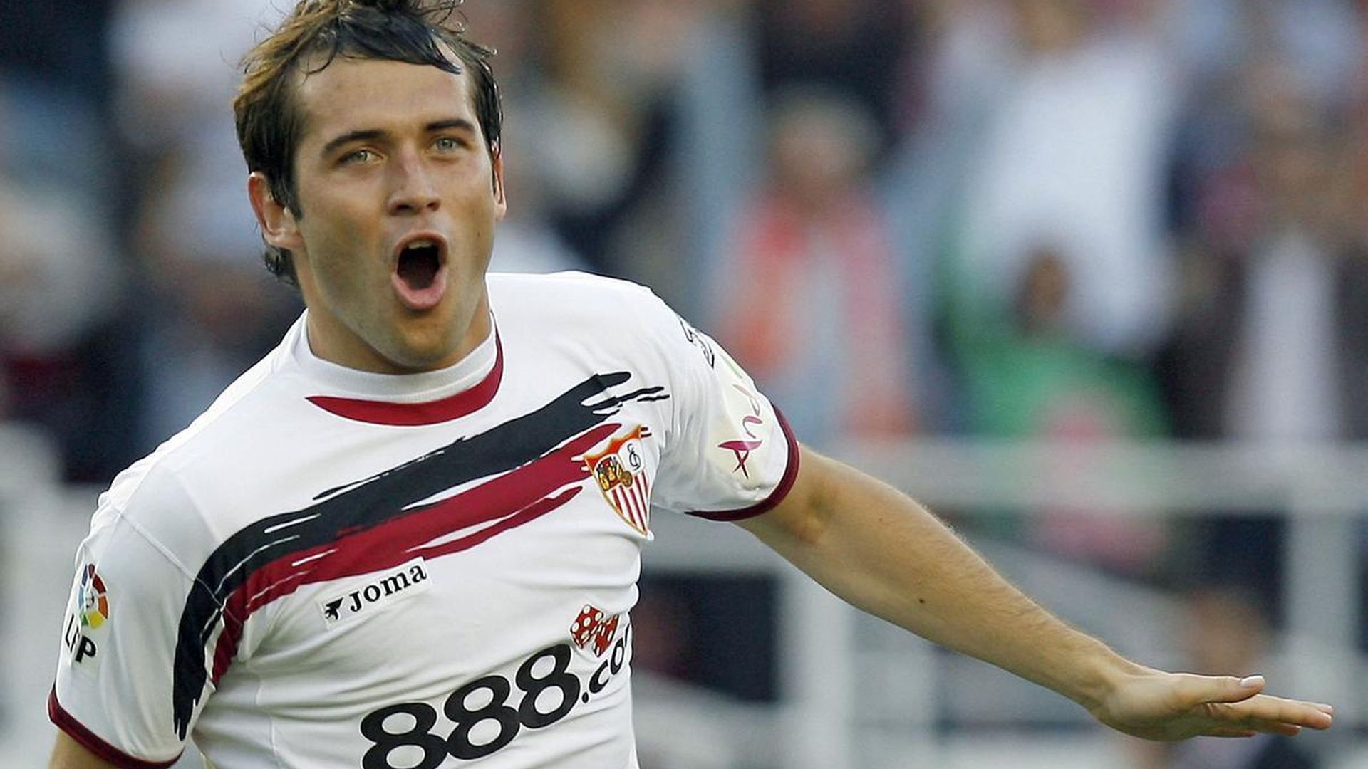 Kerzhakov celebra un gol con el Sevilla