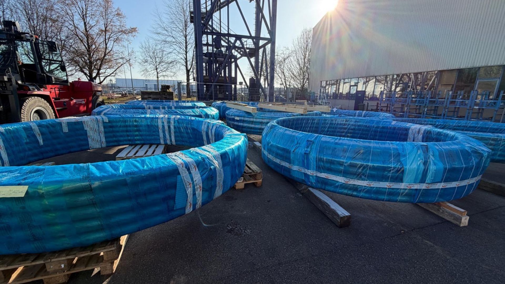 Los cables de la cubierta ya están en el Nou Mestalla