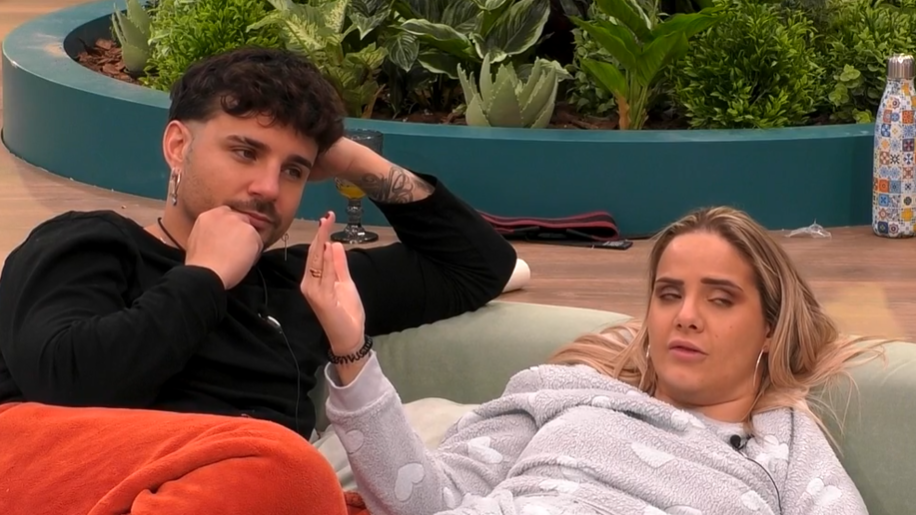 Manuel departe con Gloria