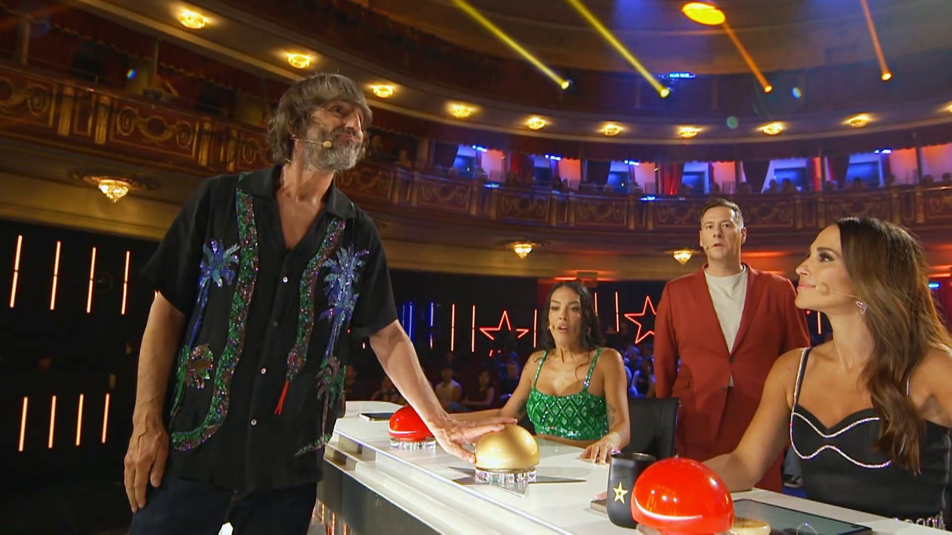 Santi Millán pulsa el botón para sorpresa de los jueces