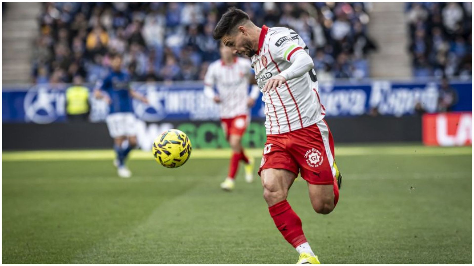 Álex Moreno, en el Real Oviedo - Girona