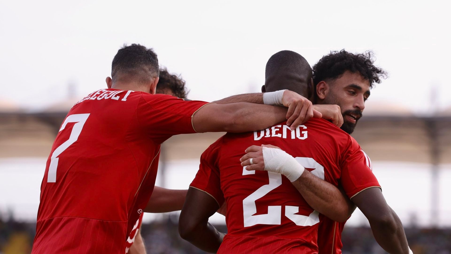 Aliou Dieng celebra su gol ante el Younf Africans