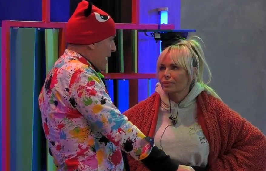 Carlos departe con Sonia