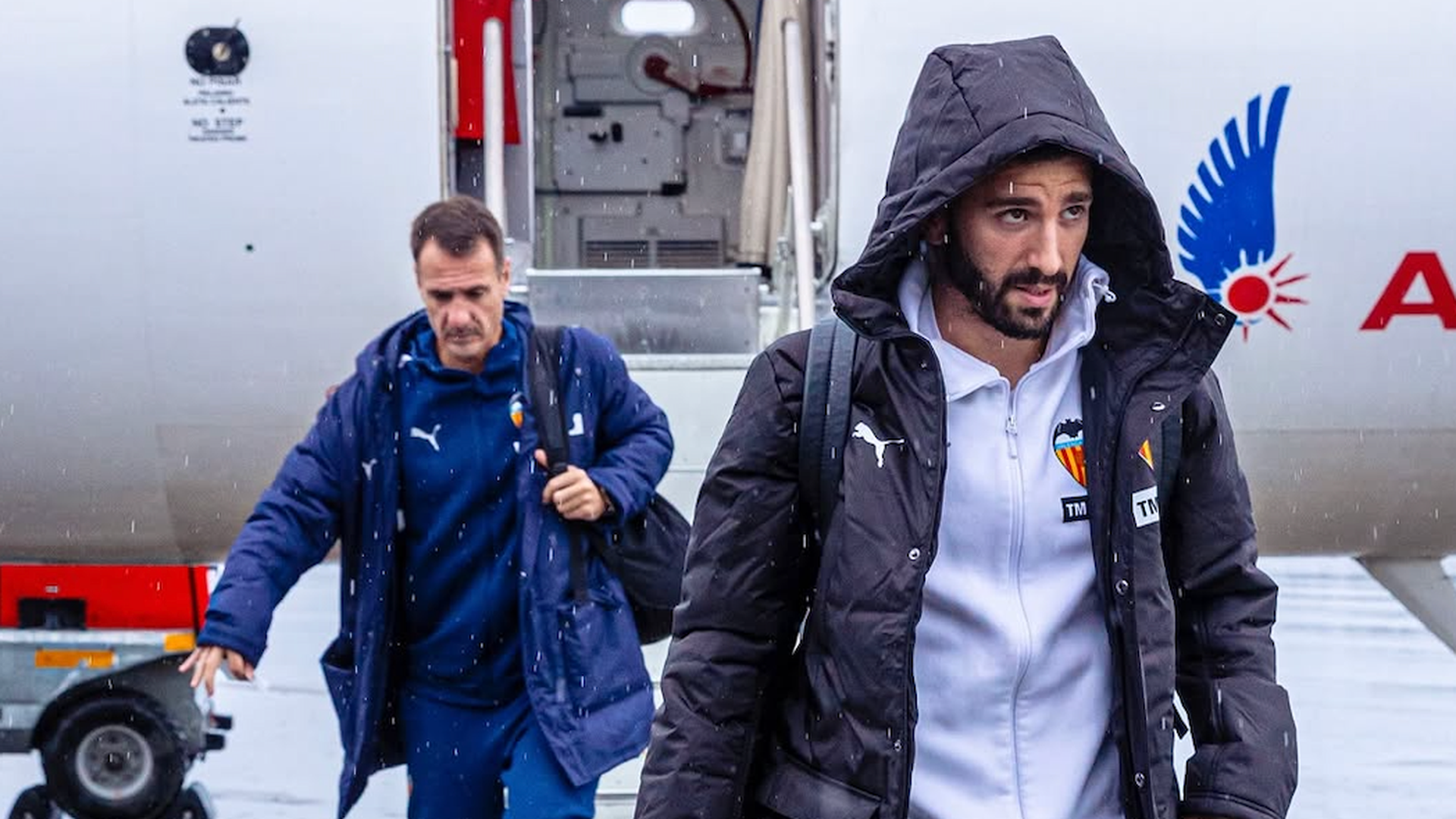 Convocatoria del Valencia CF en avión y con frío
