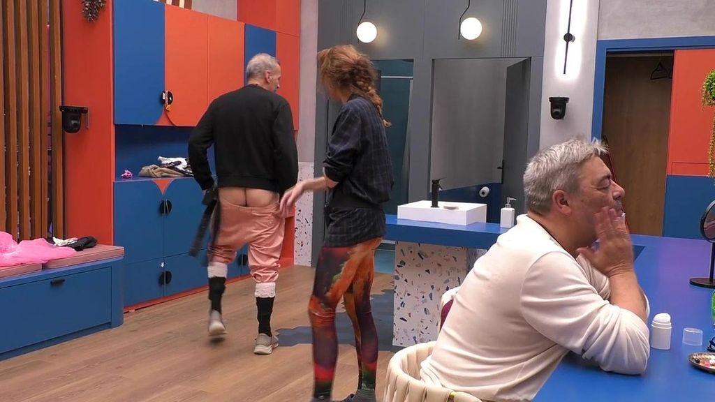 El show de Carlos Lozano de madrugada: con el trasero al aire y al ritmo de Beyoncé GH DÚO GH DÚO 4 Top Vídeos 238